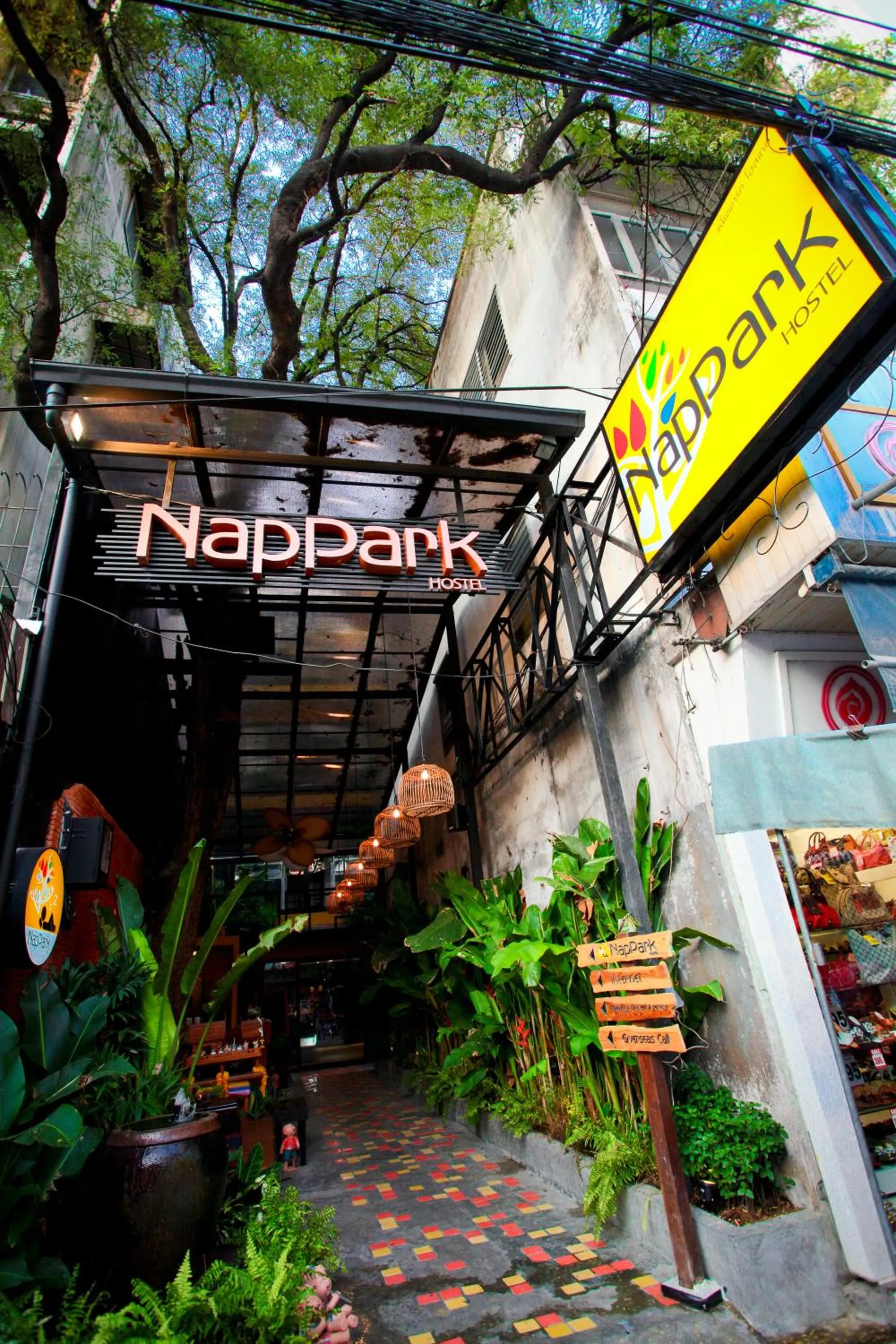 Facade/entrance in Nappark Hostel @Khao San
