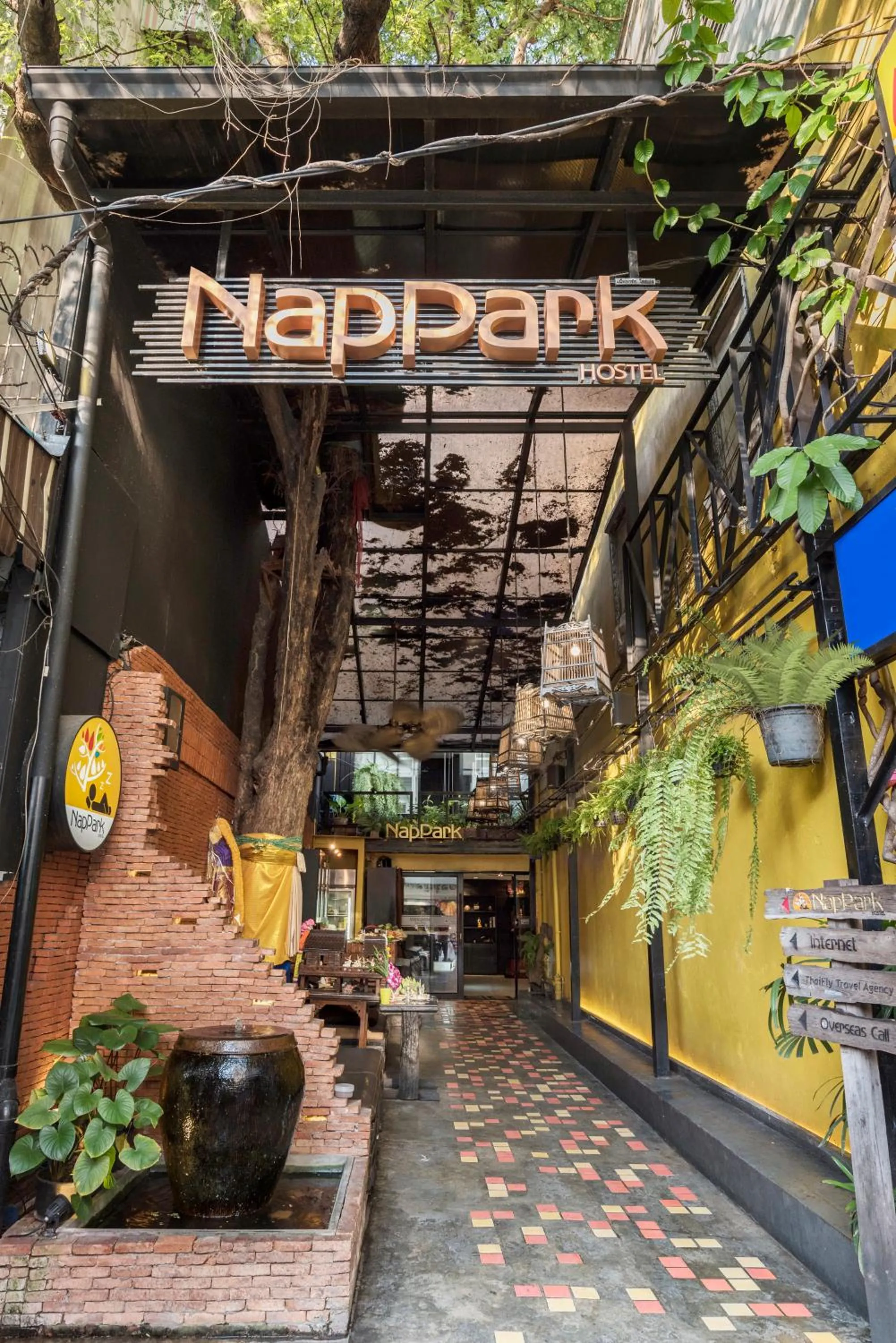 Facade/entrance in Nappark Hostel @Khao San