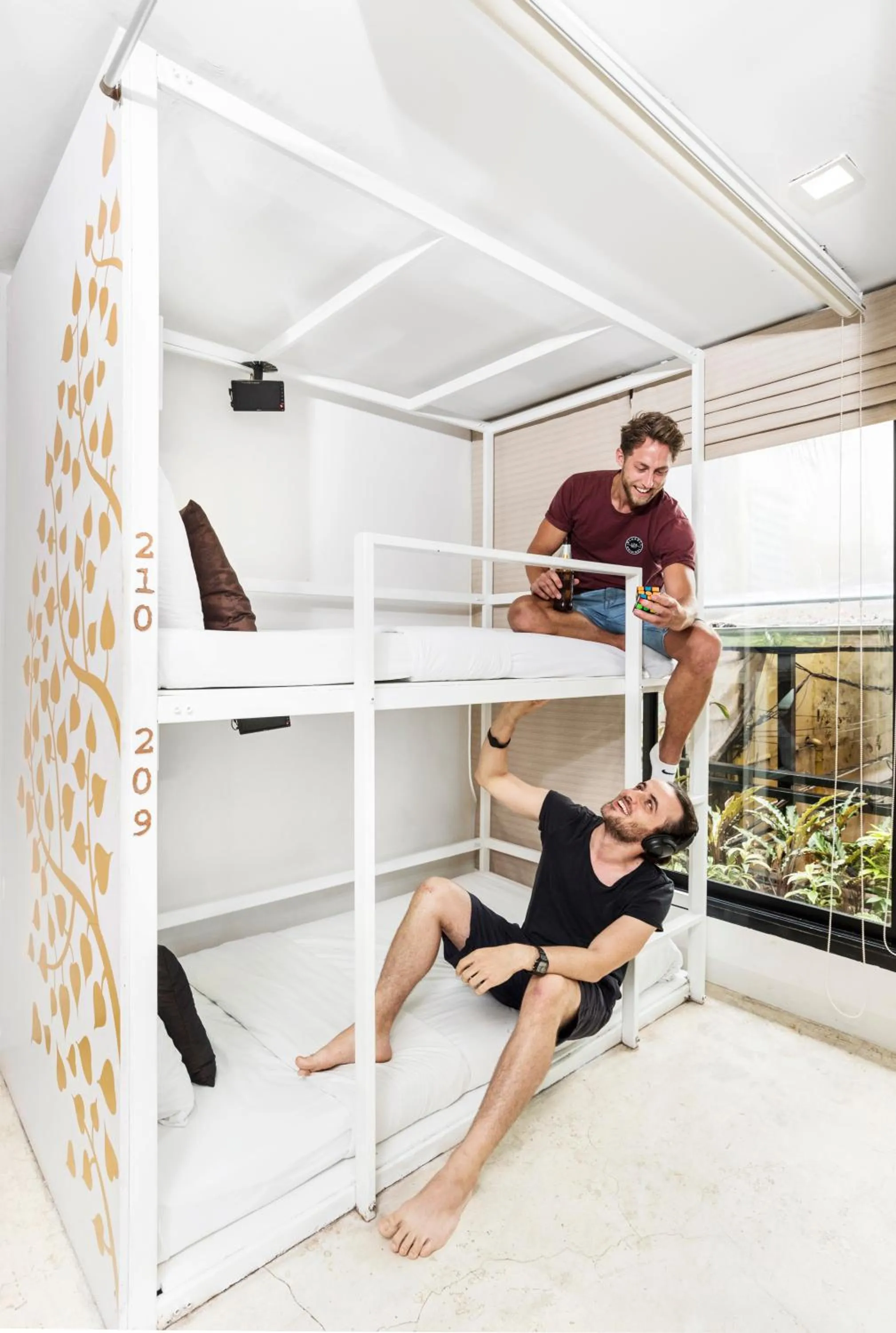 People in Nappark Hostel @Khao San