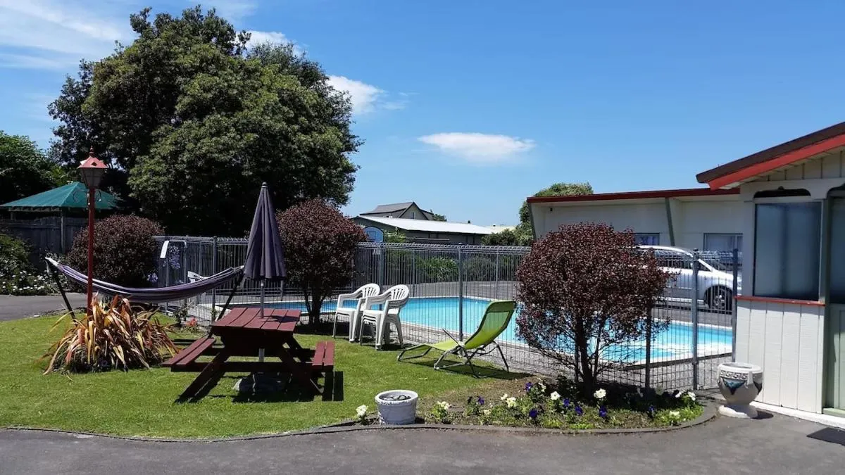 Swimming pool in Spanish Lady Motel