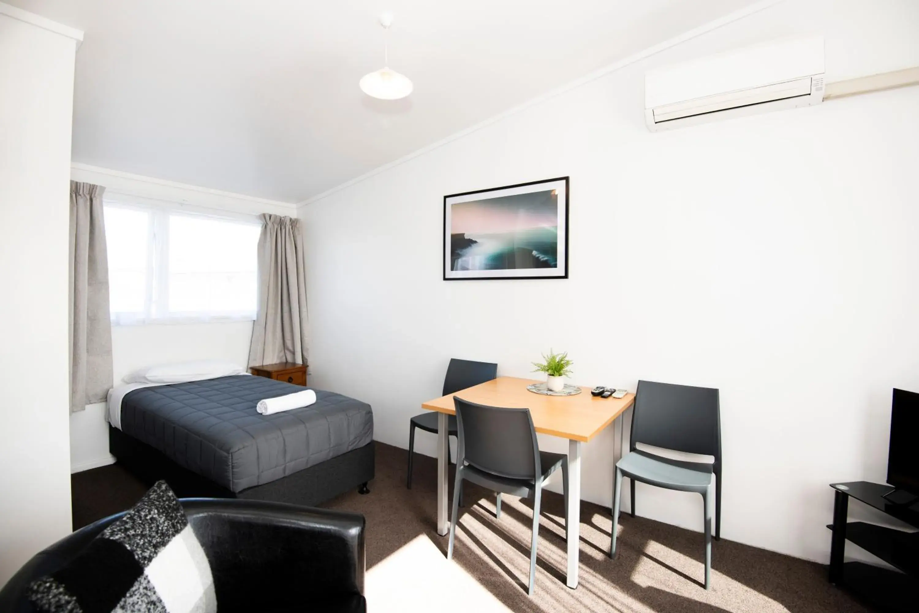 Bed in Spanish Lady Motel Bed in Spanish Lady Motel