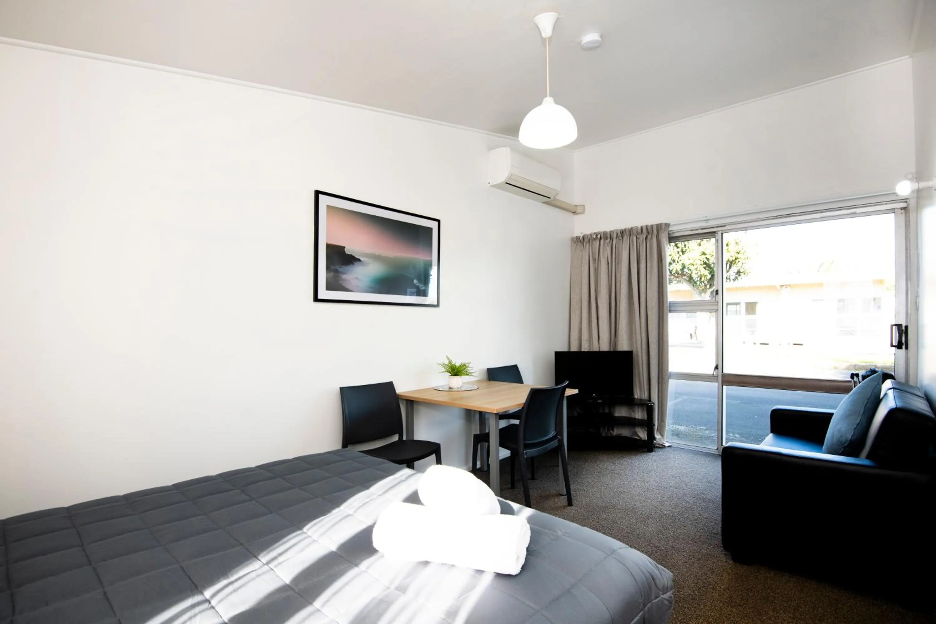 Bed in Spanish Lady Motel