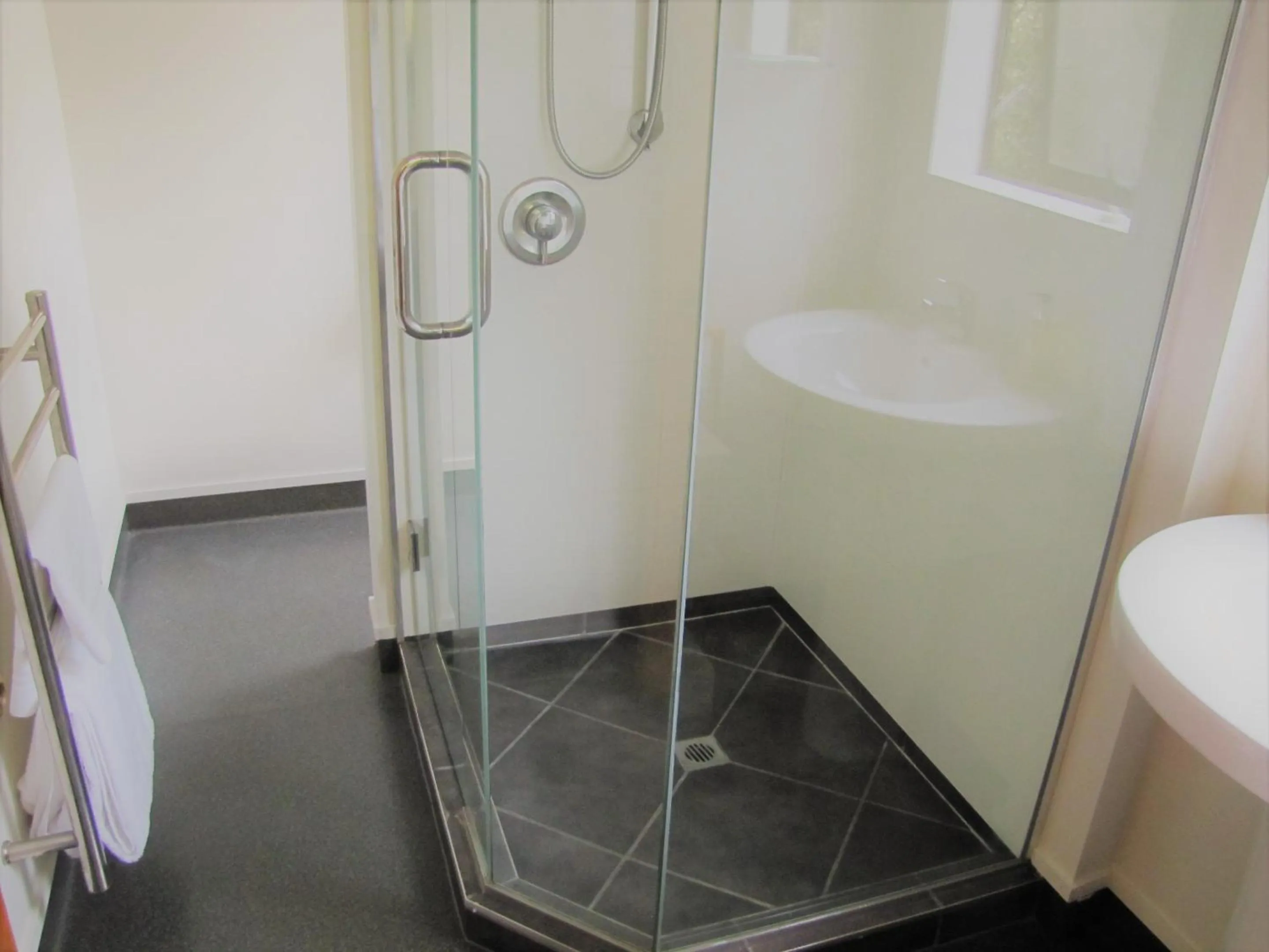 Shower in The Beachcomber Hotel