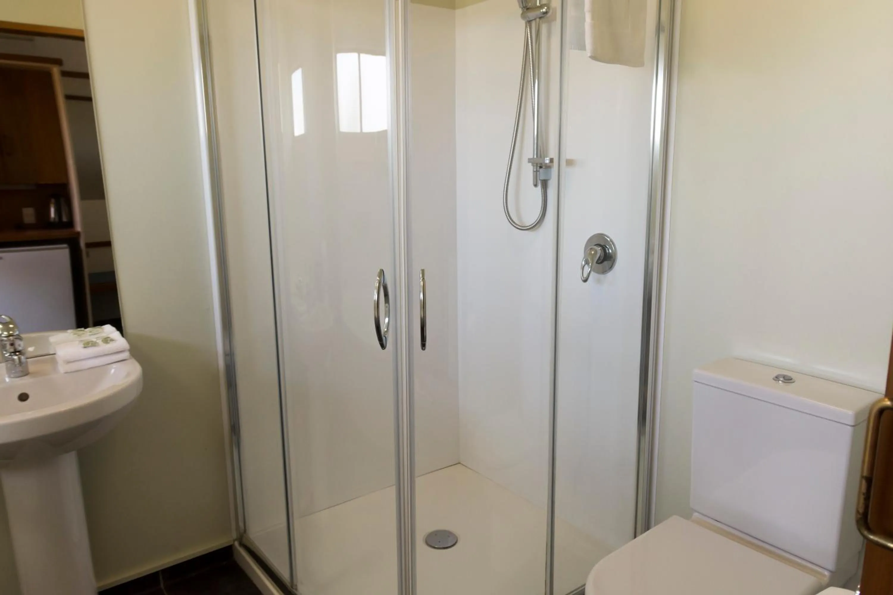 Shower in The Beachcomber Hotel