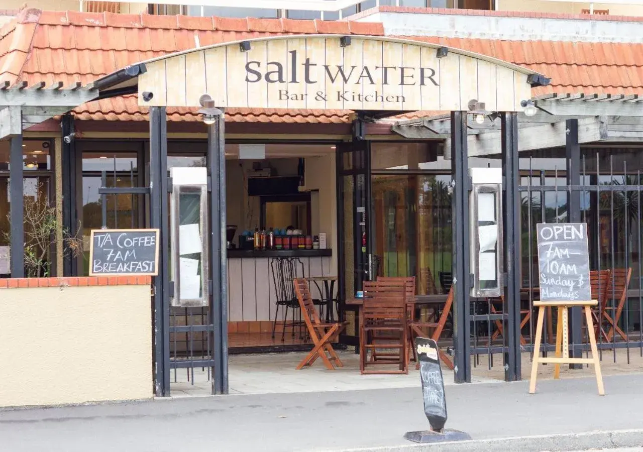 Restaurant/places to eat in The Beachcomber Hotel Restaurant/places to eat in The Beachcomber Hotel