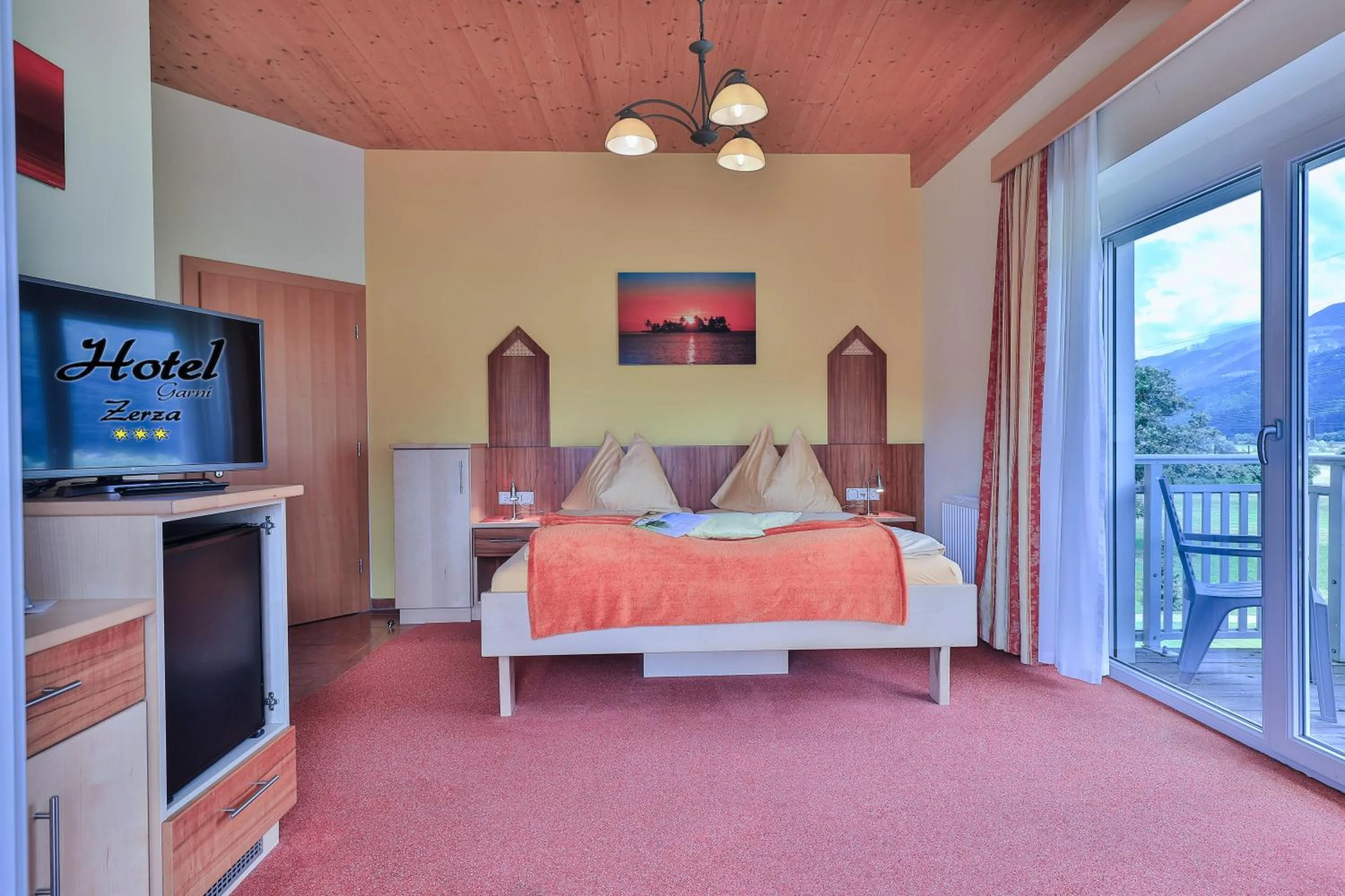 Bed in Hotel Garni Zerza