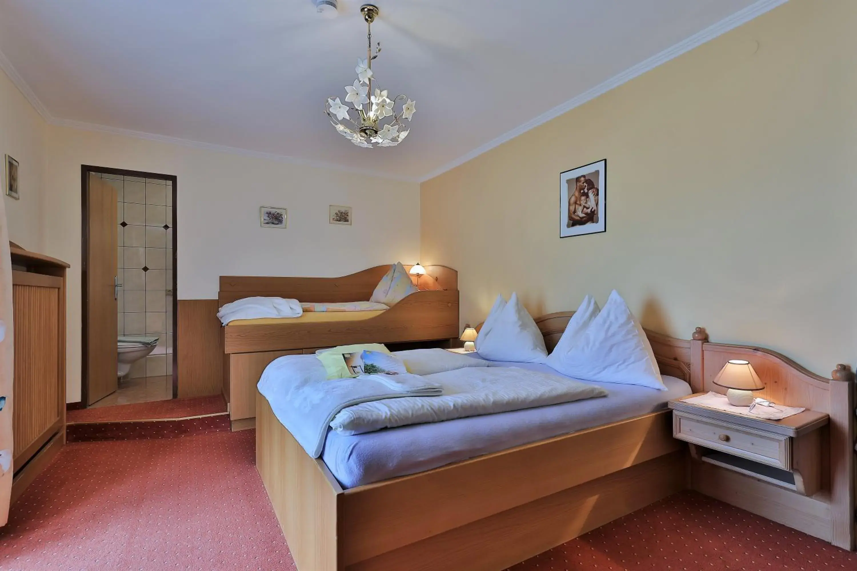 Standard Twin Room with Garden View in Hotel Garni Zerza Standard Twin Room with Garden View in Hotel Garni Zerza