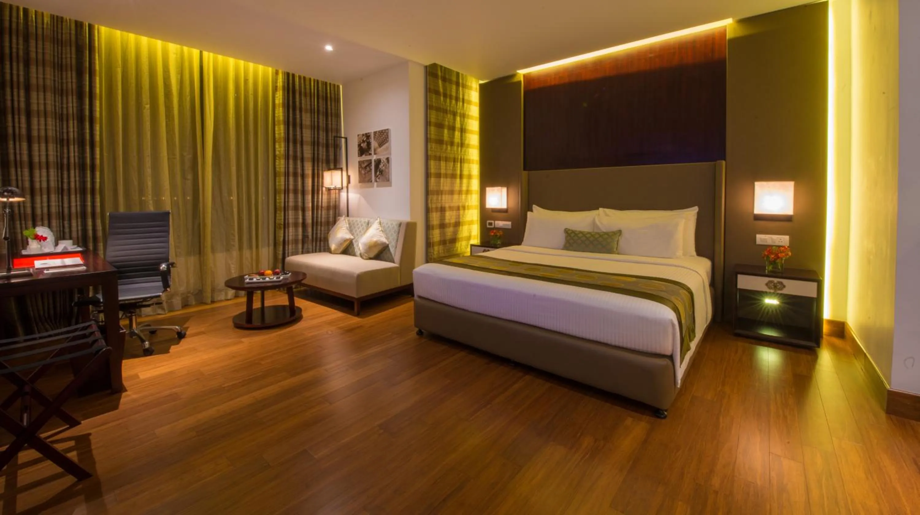 Photo of the whole room, Bed in Vivanta Colombo, Airport Garden