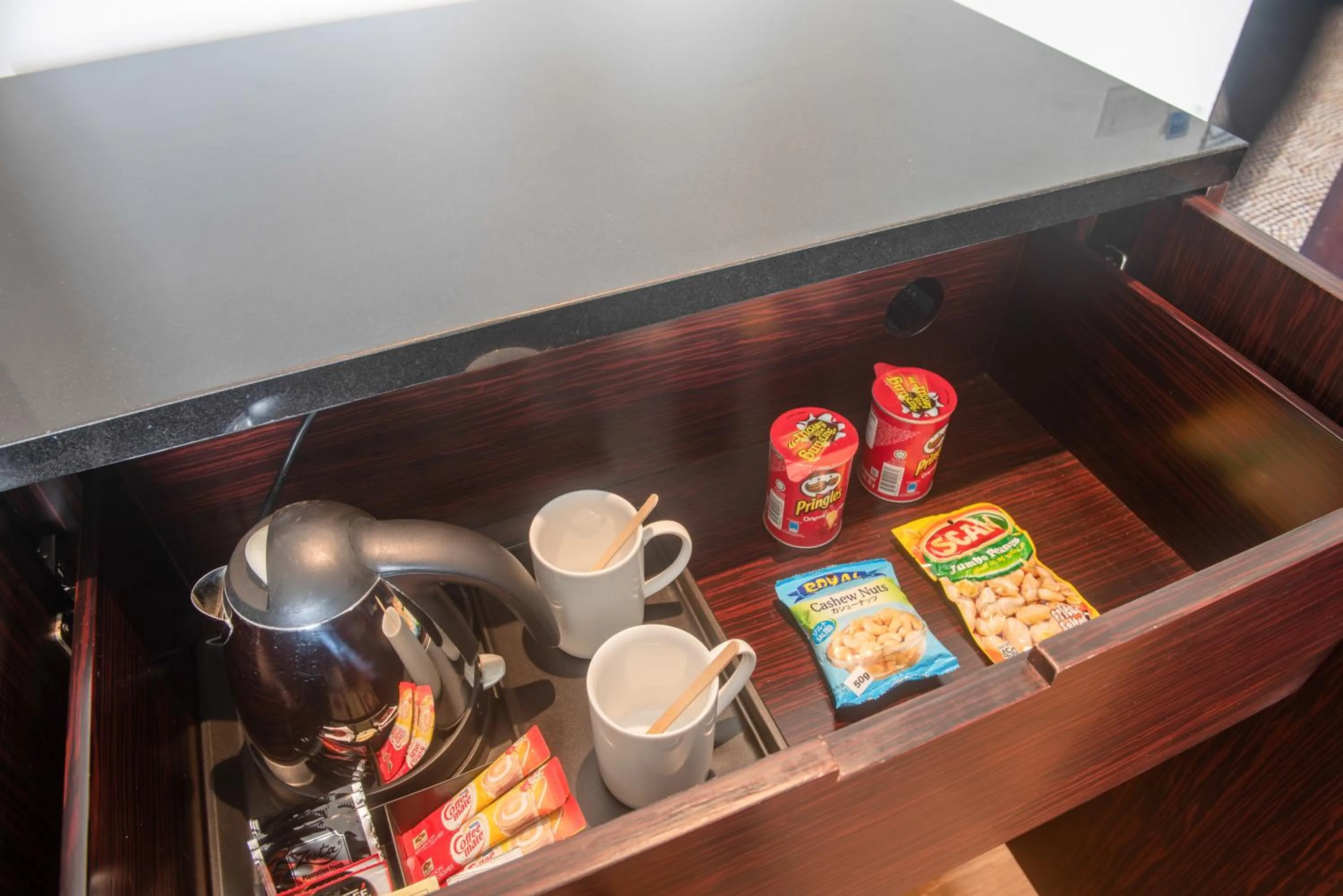 Coffee/tea facilities in Vivanta Colombo, Airport Garden
