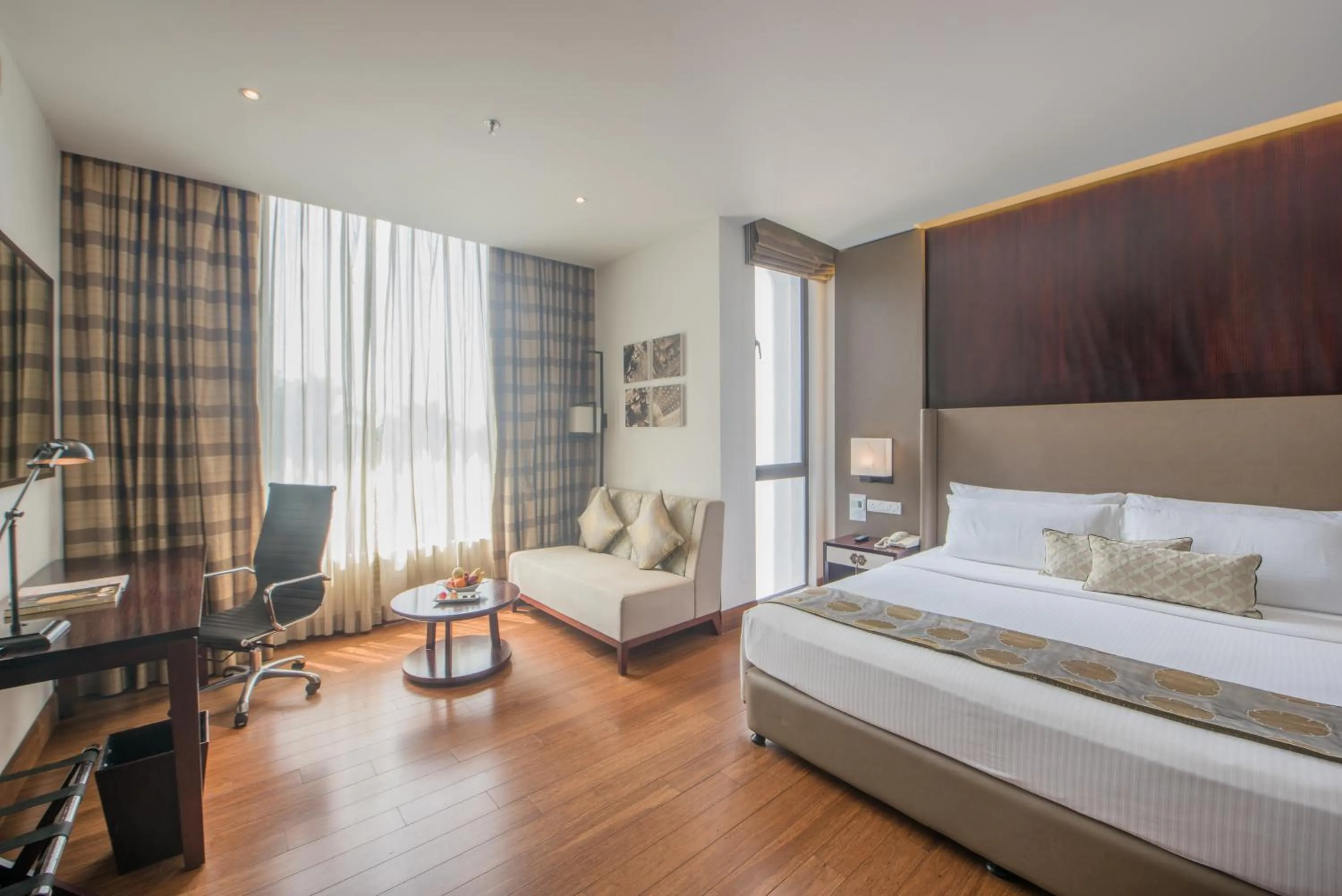 Bed in Vivanta Colombo, Airport Garden