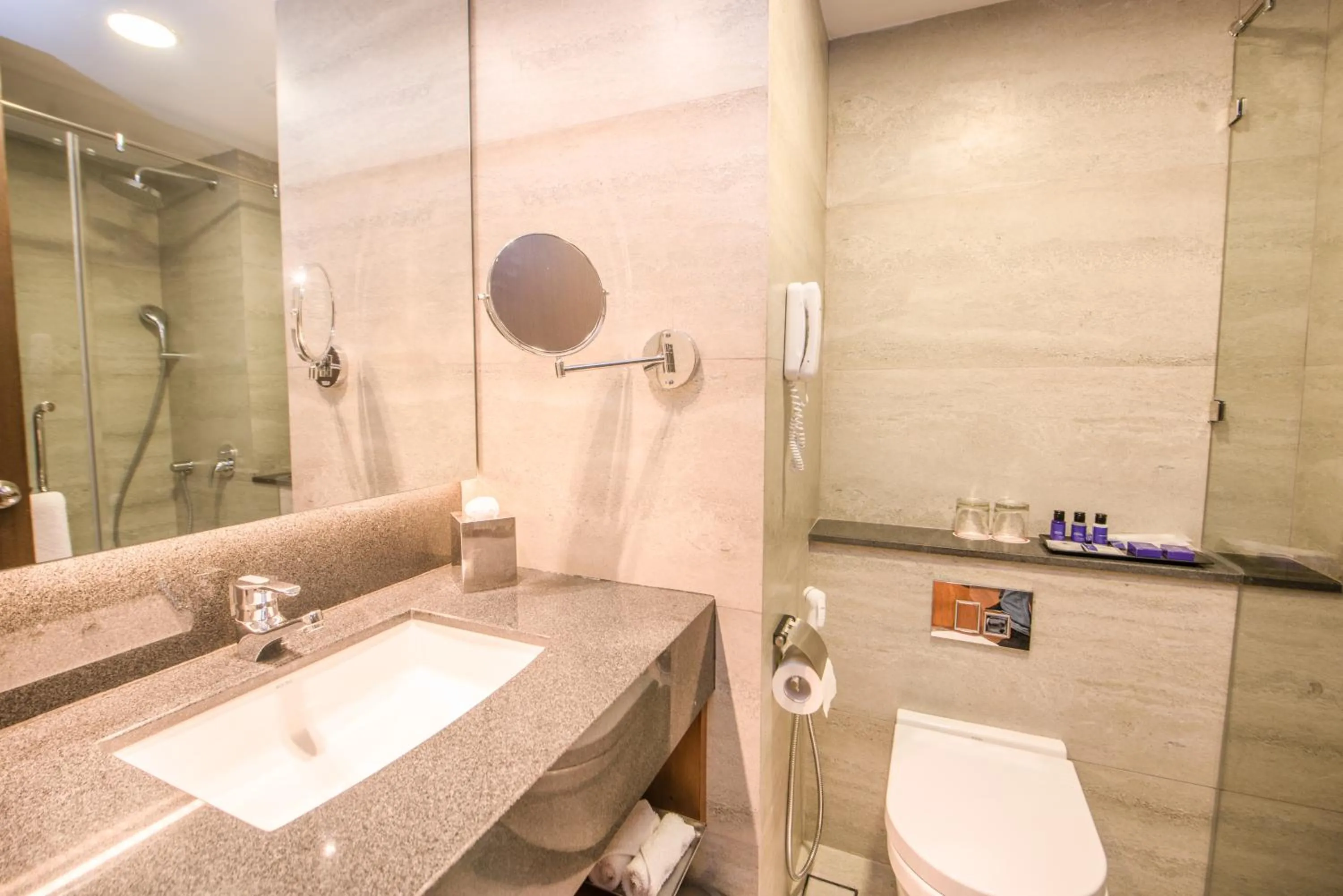 Bathroom in Vivanta Colombo, Airport Garden