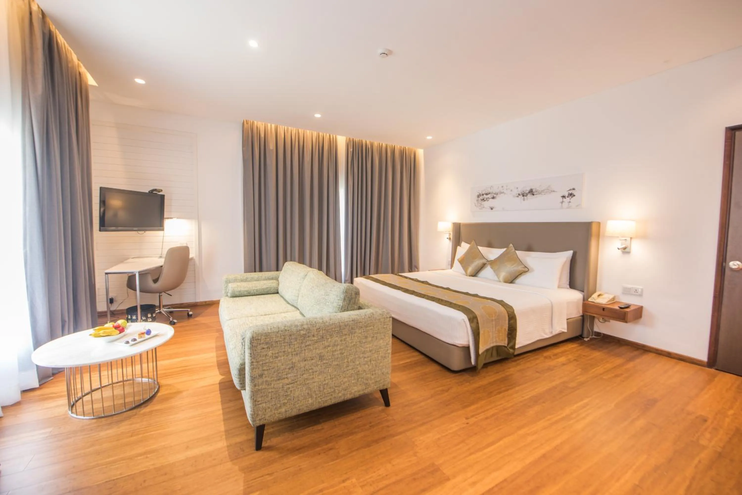 Bedroom, Bed in Vivanta Colombo, Airport Garden