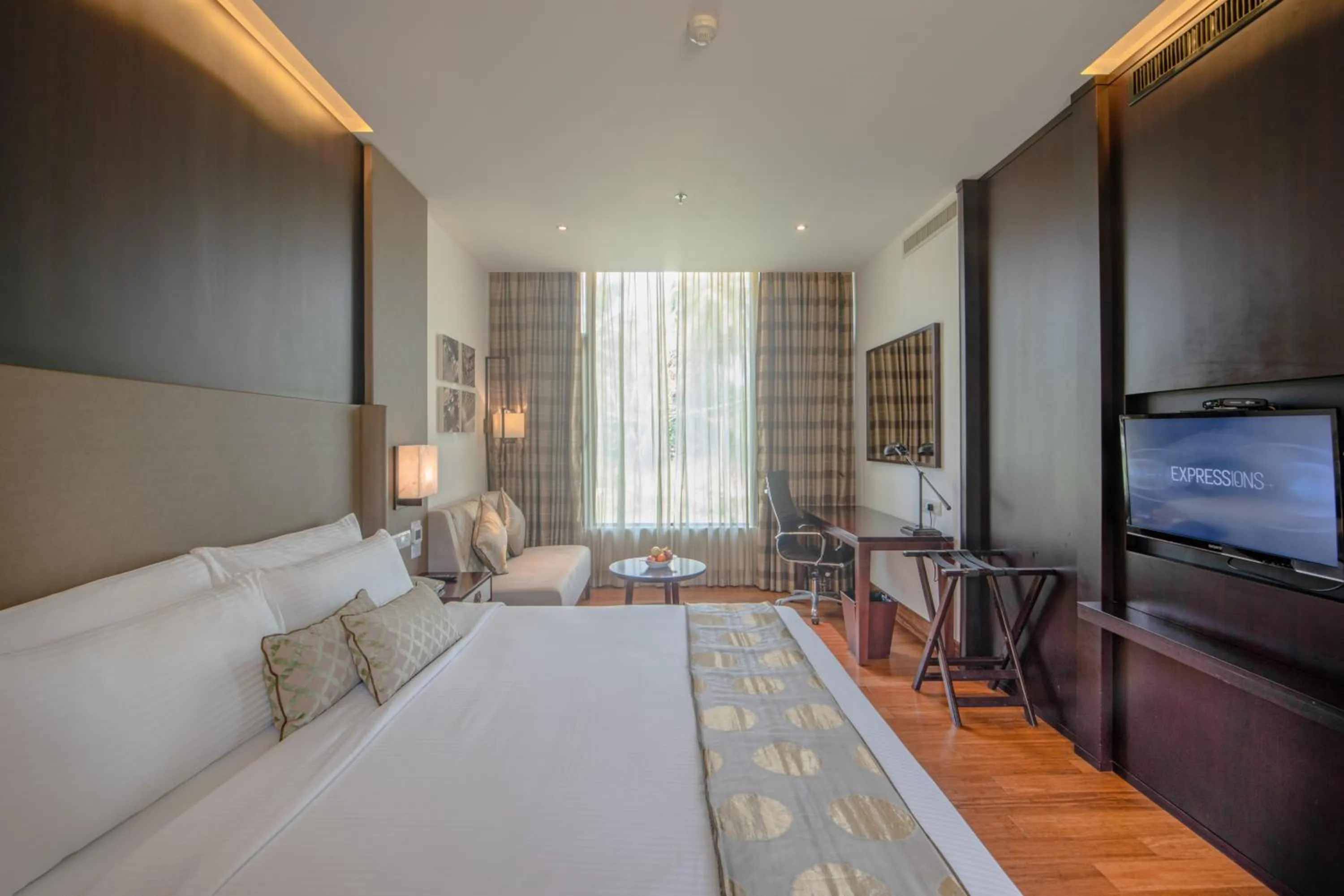 Bed in Vivanta Colombo, Airport Garden