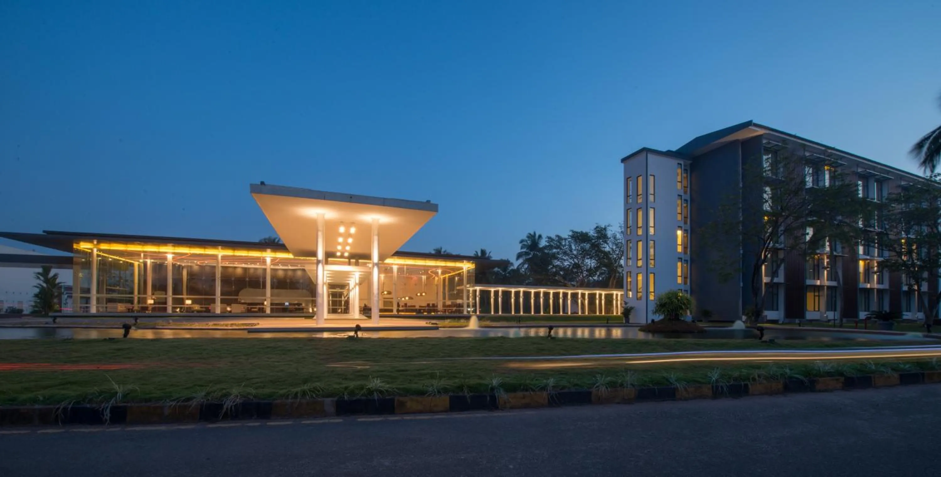 Facade/entrance in Vivanta Colombo, Airport Garden