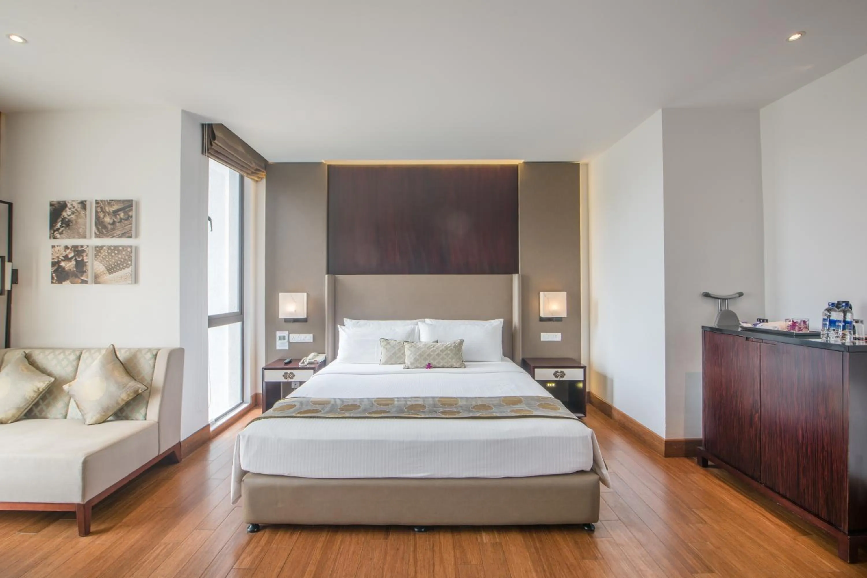 Bed in Vivanta Colombo, Airport Garden