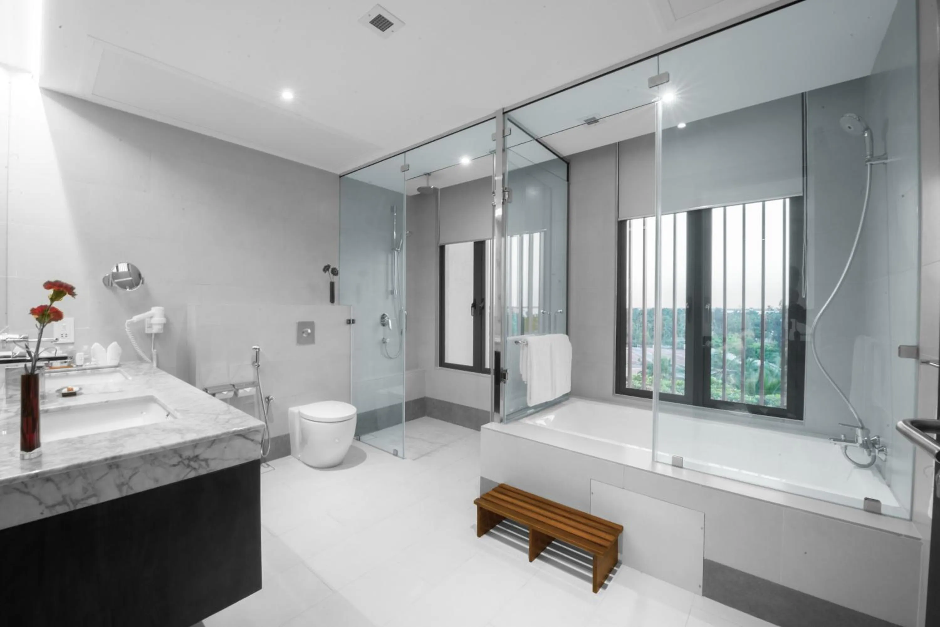 Bathroom in Vivanta Colombo, Airport Garden