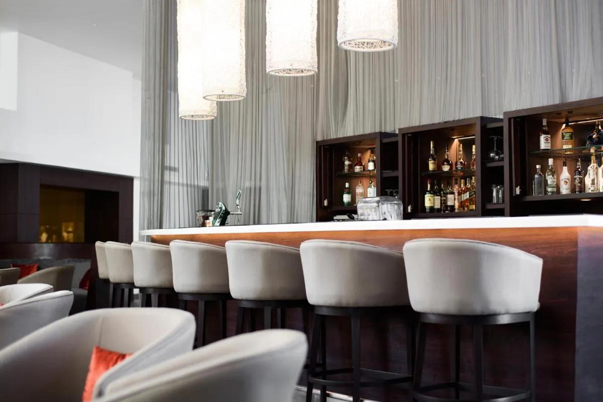 Lounge or bar in Vivanta Colombo, Airport Garden