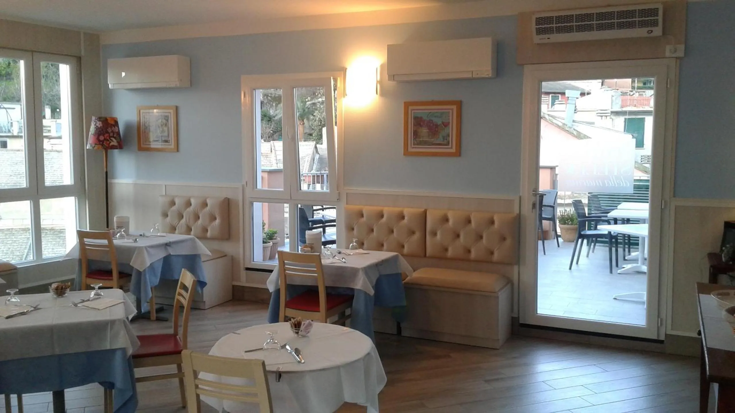 Food and drinks in Stella Della Marina