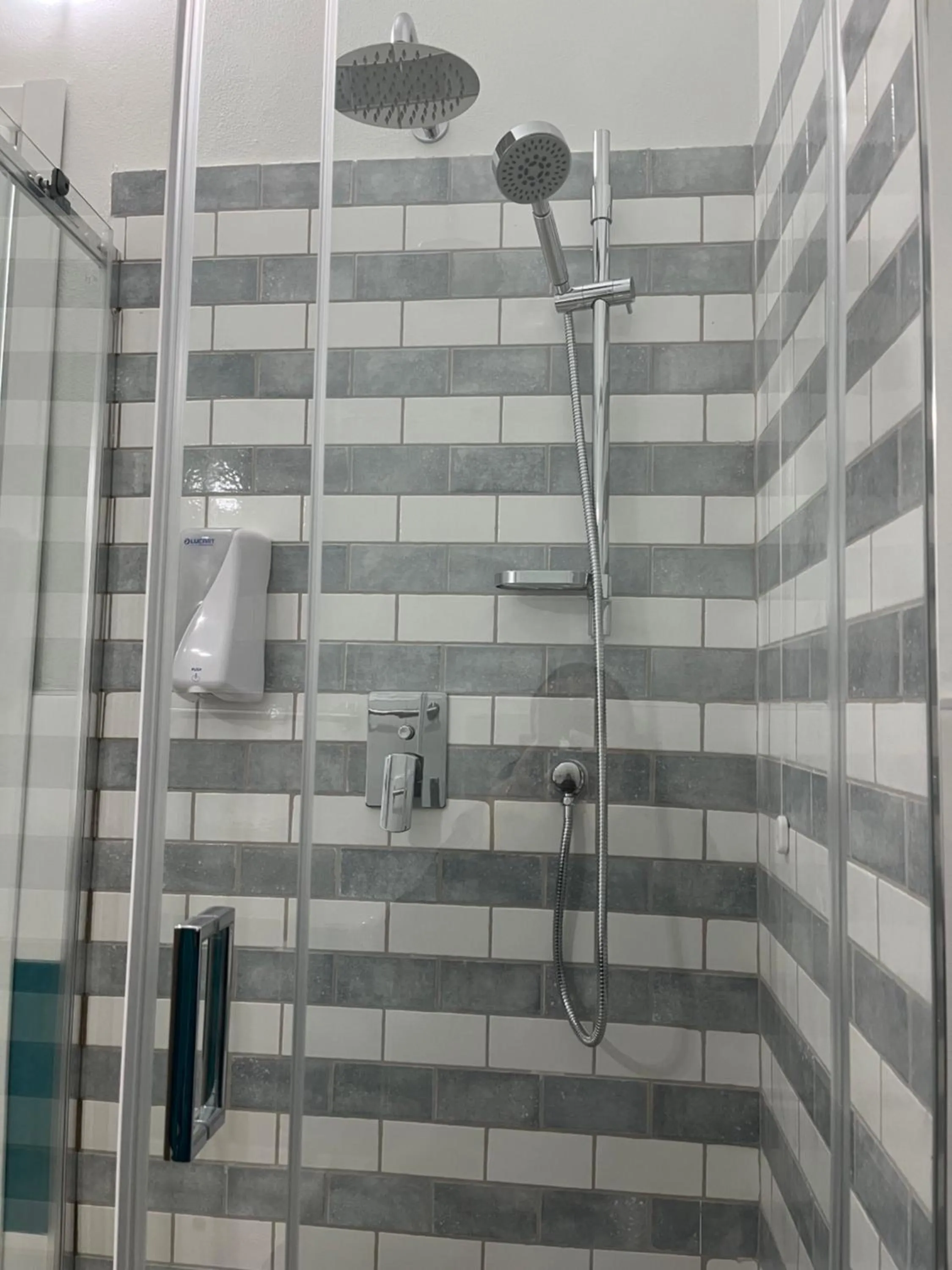Shower in Casa Tacconi