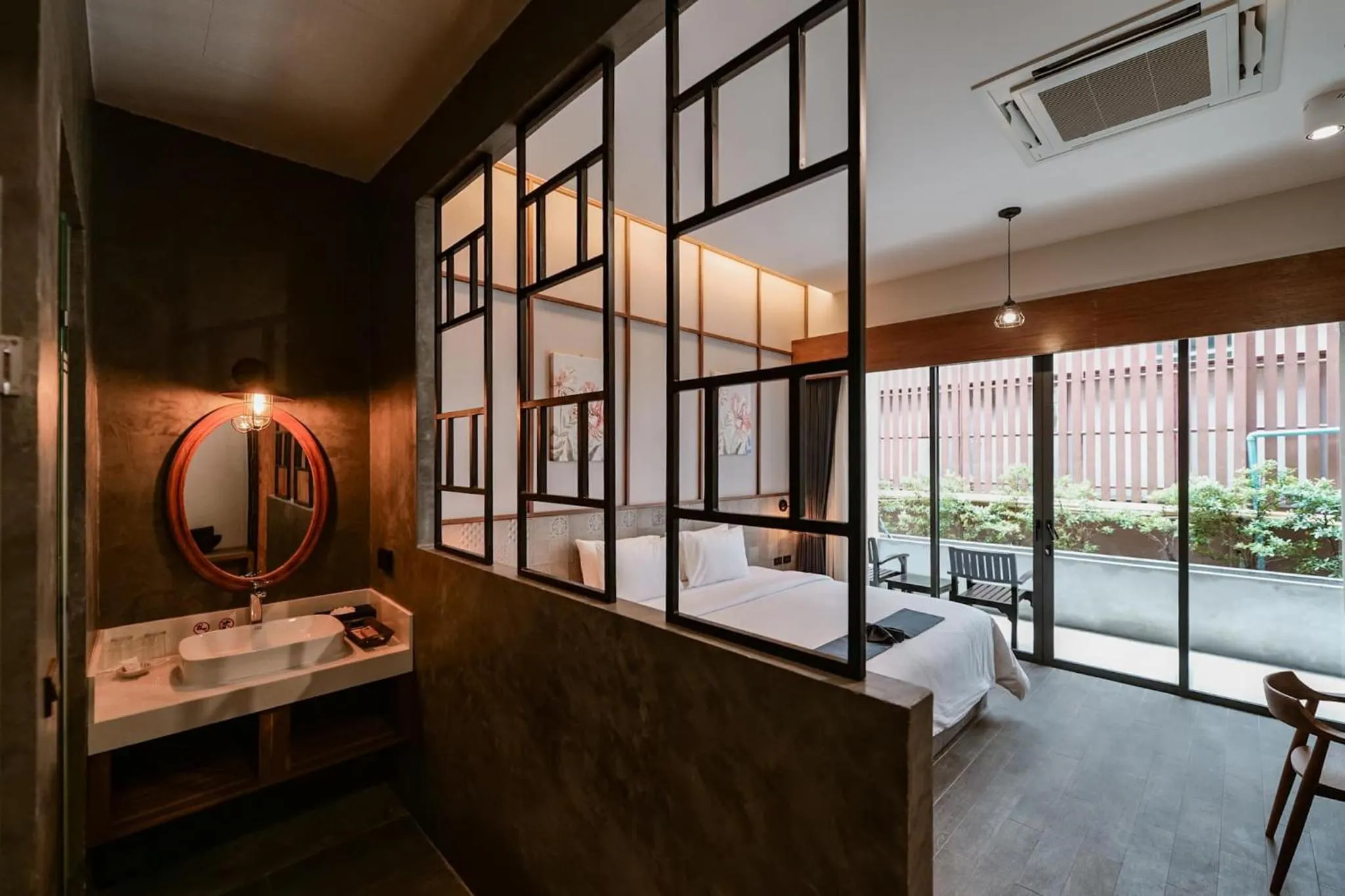 Photo of the whole room, Bed in R-Mar Resort and Spa Patong, Phuket