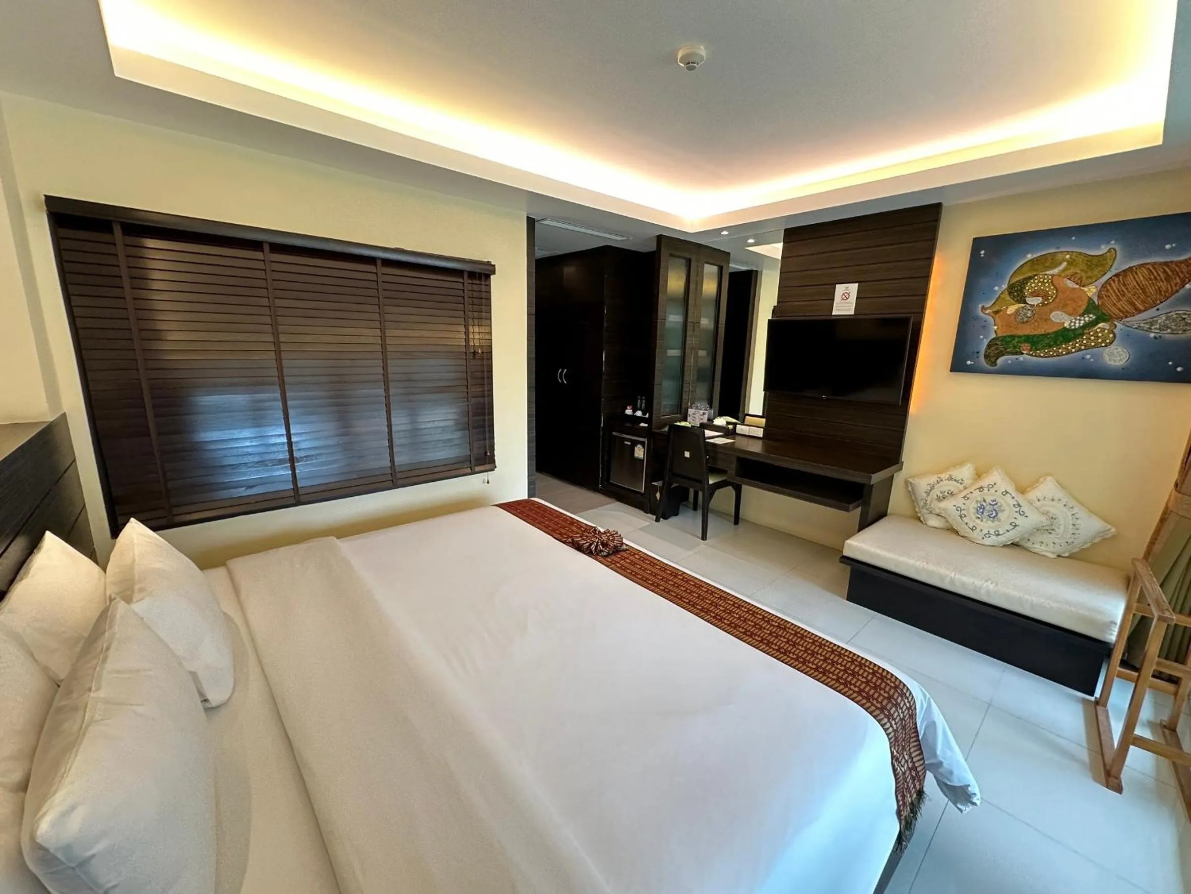 Bed in R-Mar Resort and Spa Patong, Phuket
