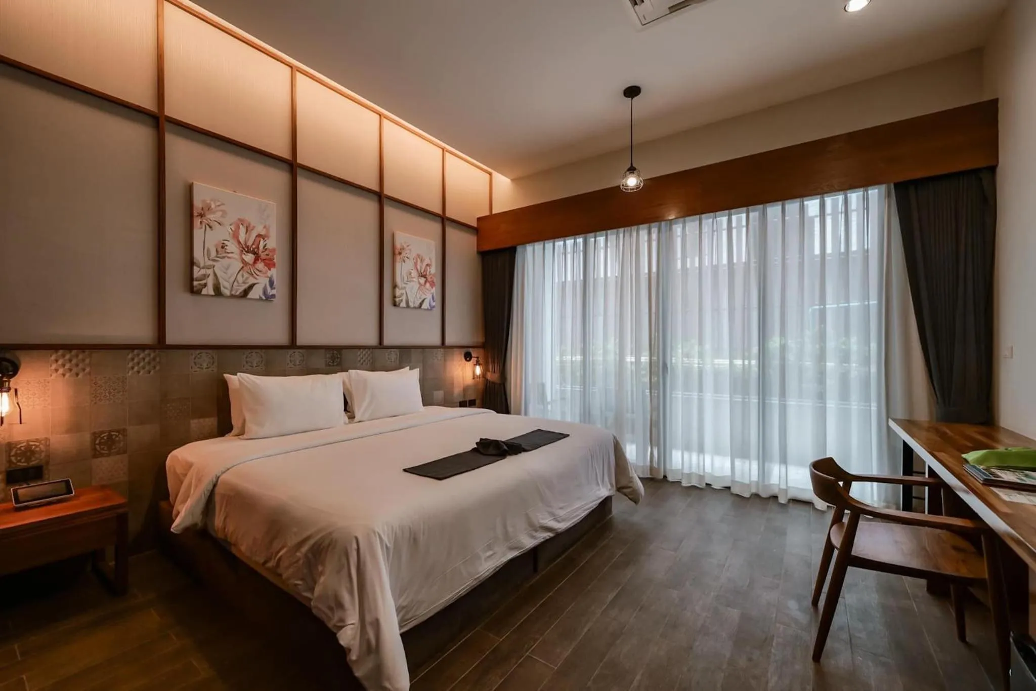 Bedroom, Bed in R-Mar Resort and Spa Patong, Phuket