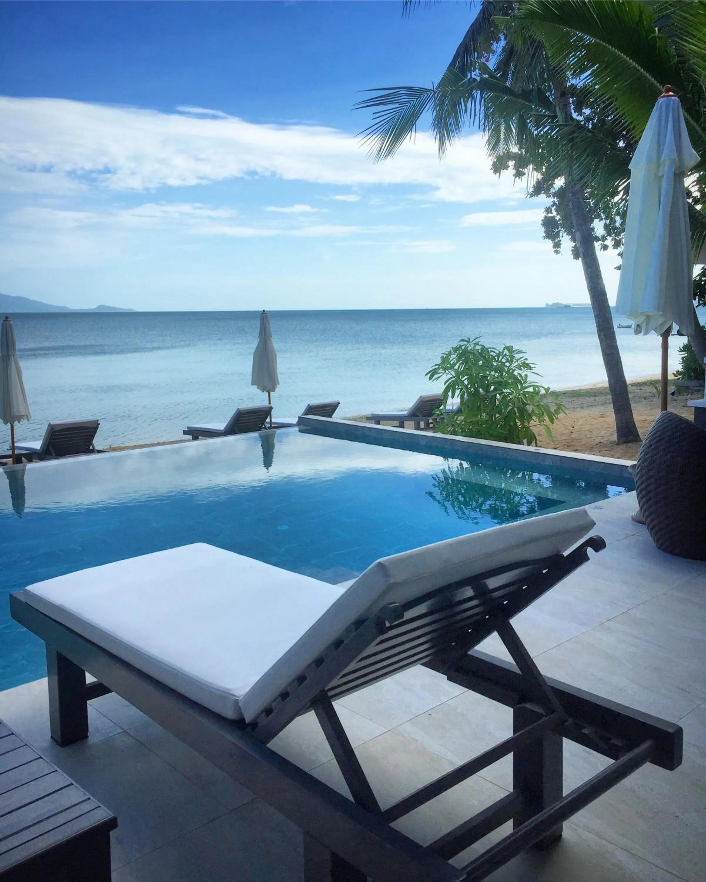 Swimming pool in The Cosy Maenam Beach Resort
