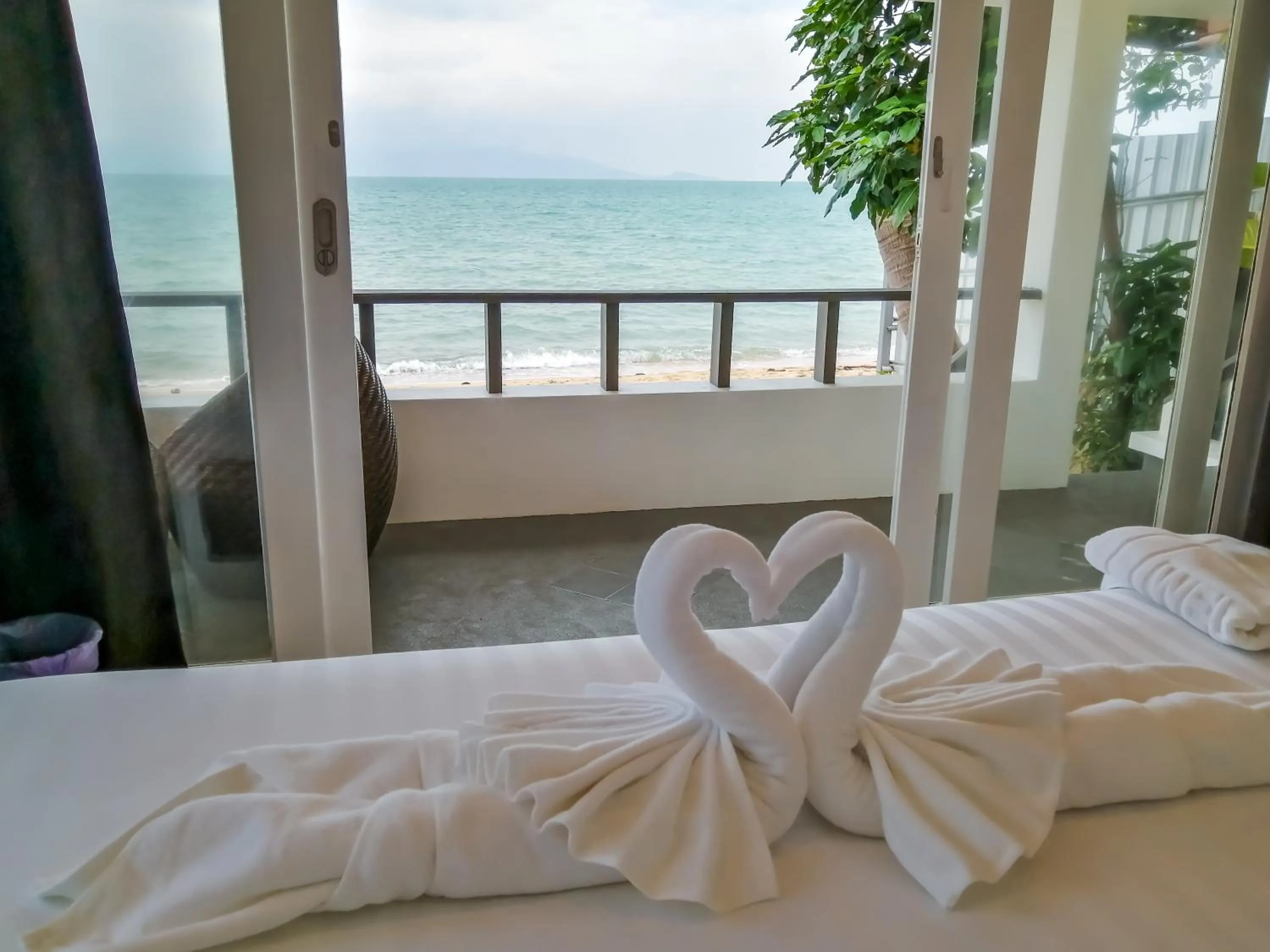 Sea view, Bed in The Cosy Maenam Beach Resort