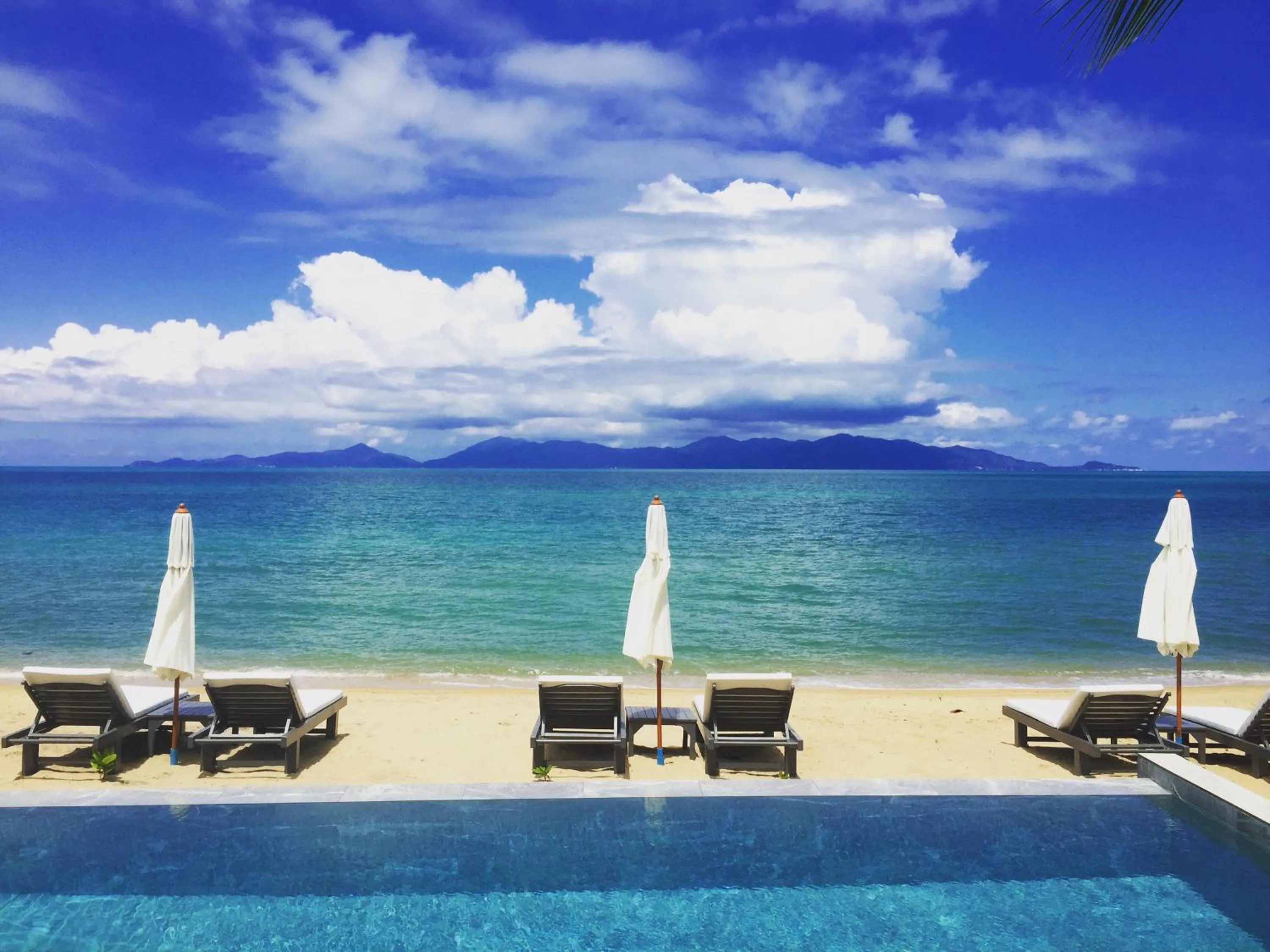 Swimming pool in The Cosy Maenam Beach Resort