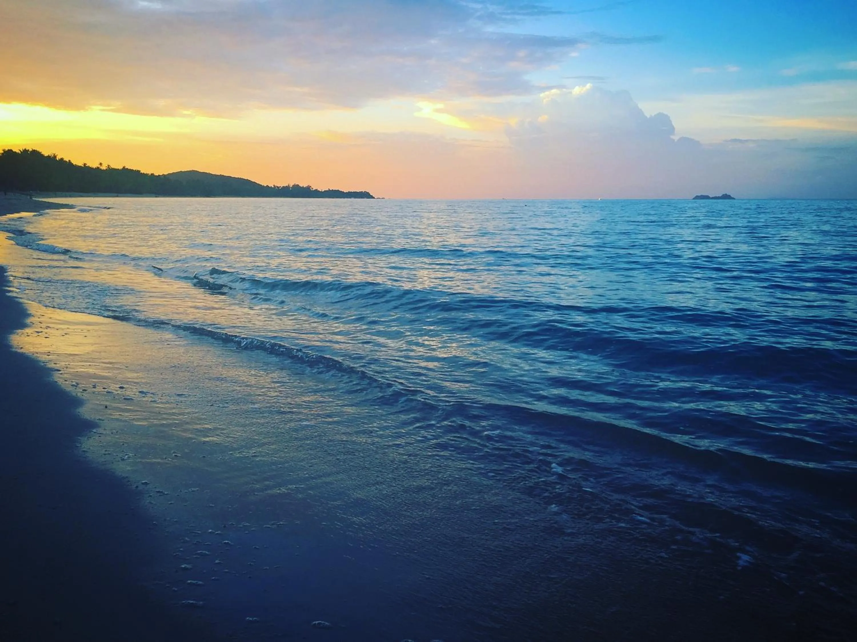 Beach in The Cosy Maenam Beach Resort