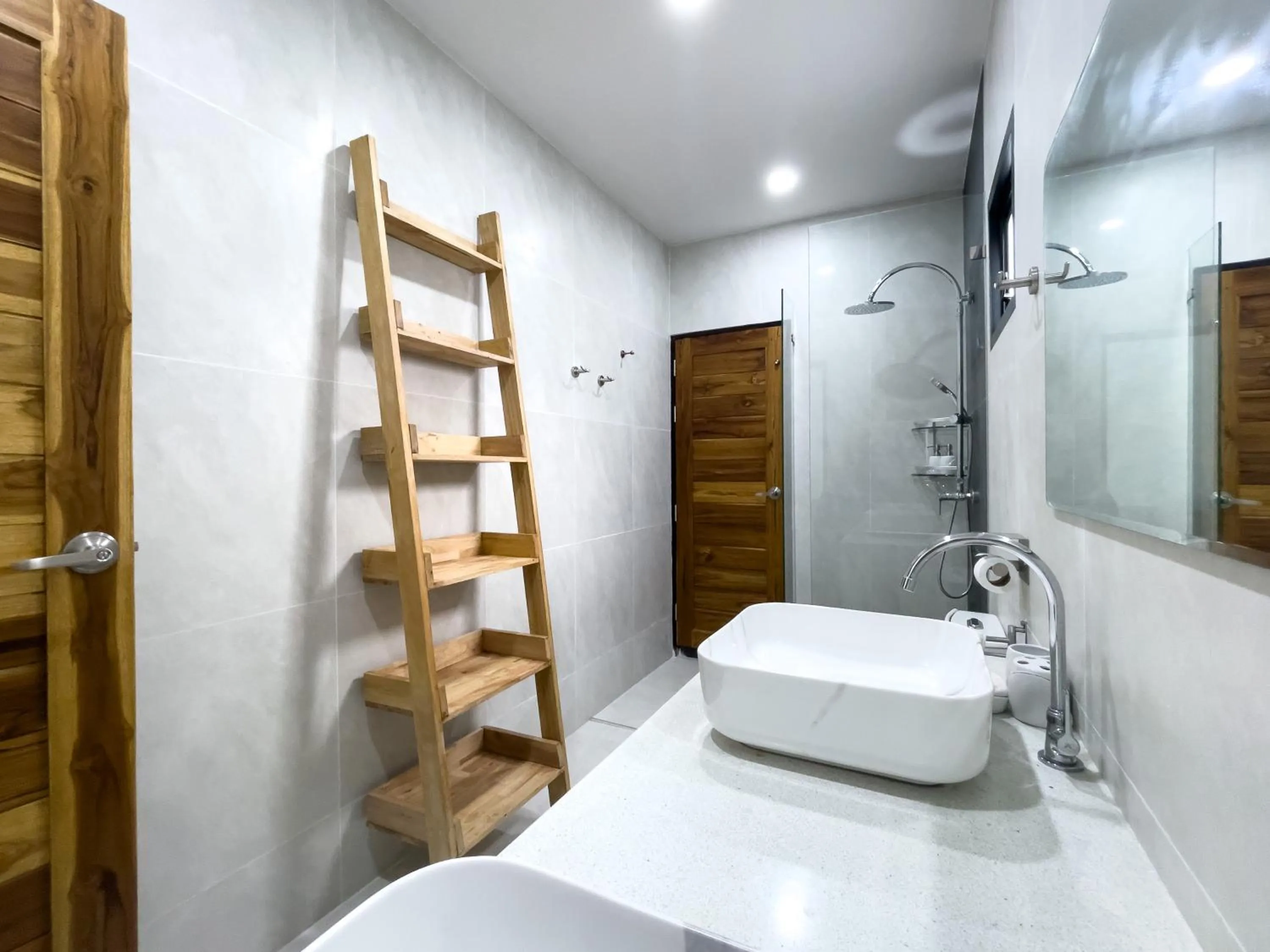 The Cosy Maenam Beach Resort