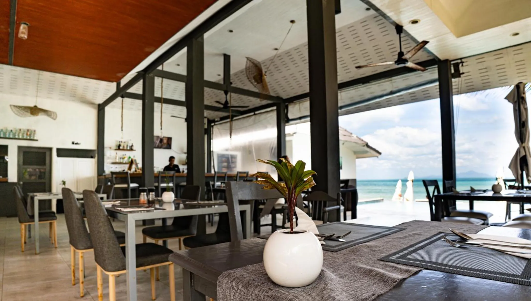 The Cosy Maenam Beach Resort