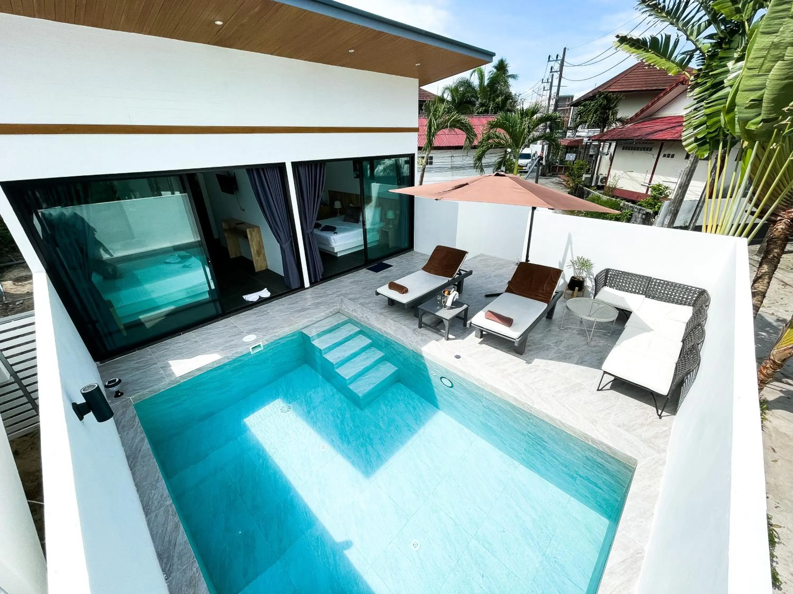 The Cosy Maenam Beach Resort