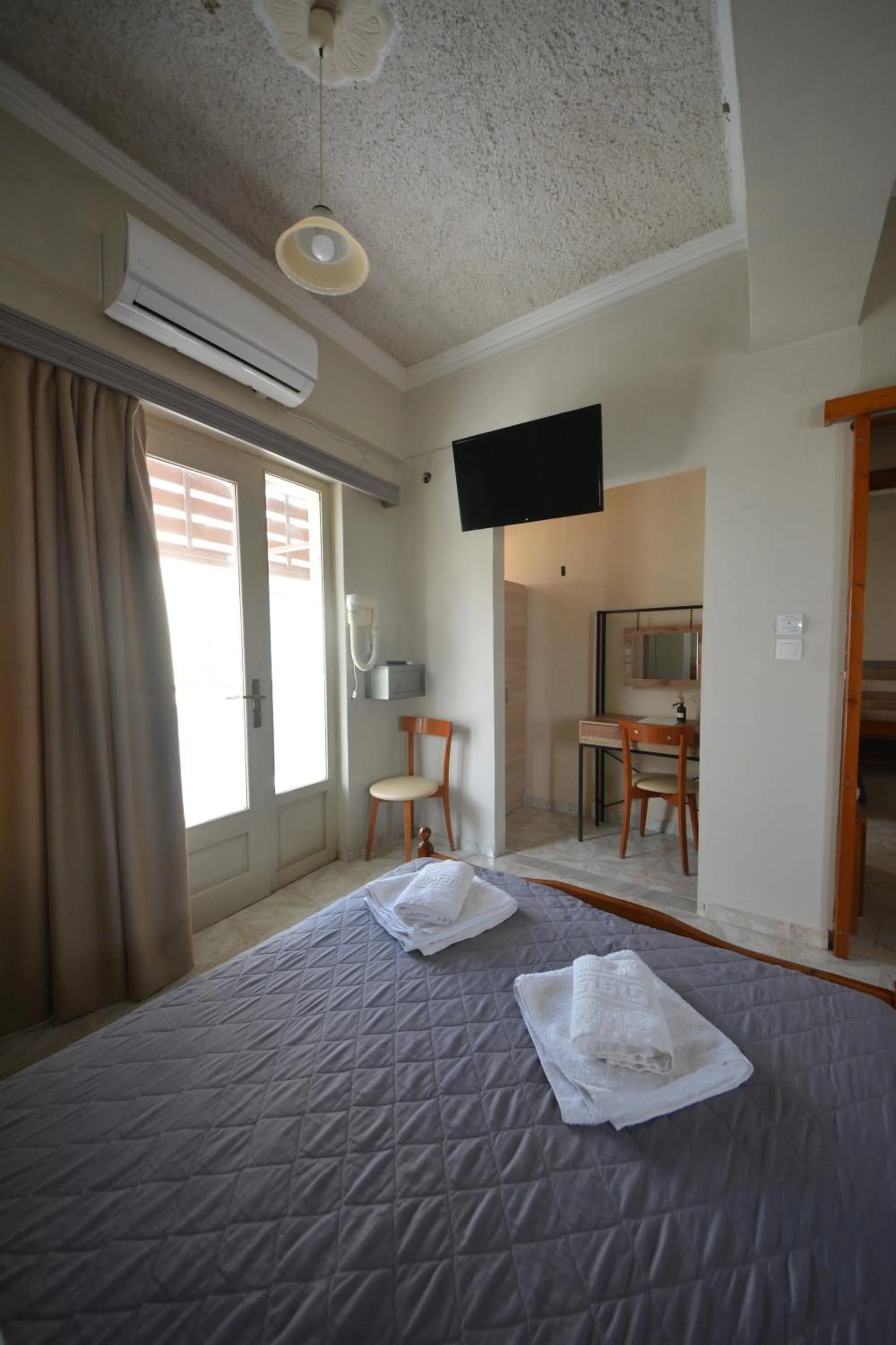 Bed in Bikakis Family Apartments