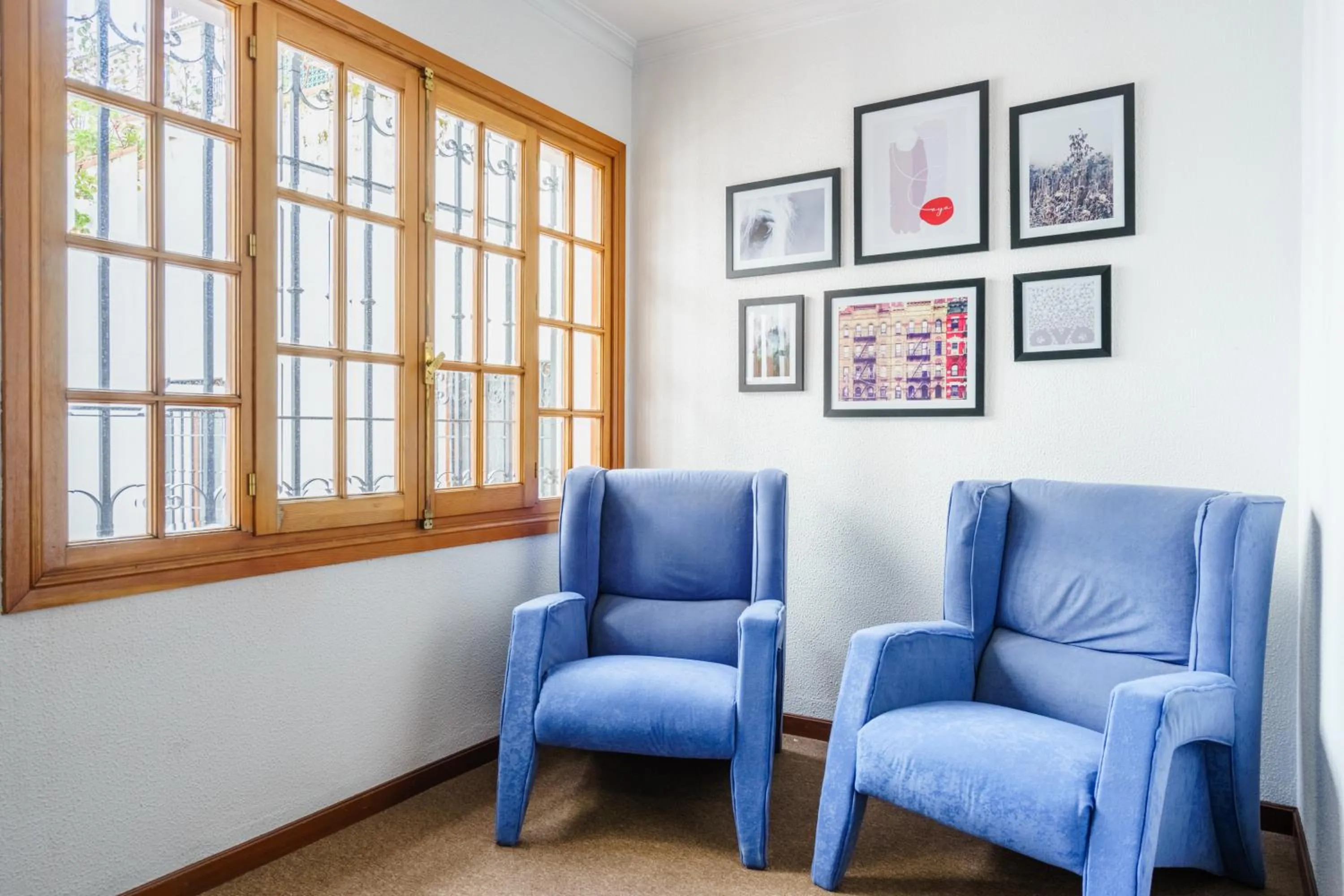 Seating area in Hotel Los Castaños