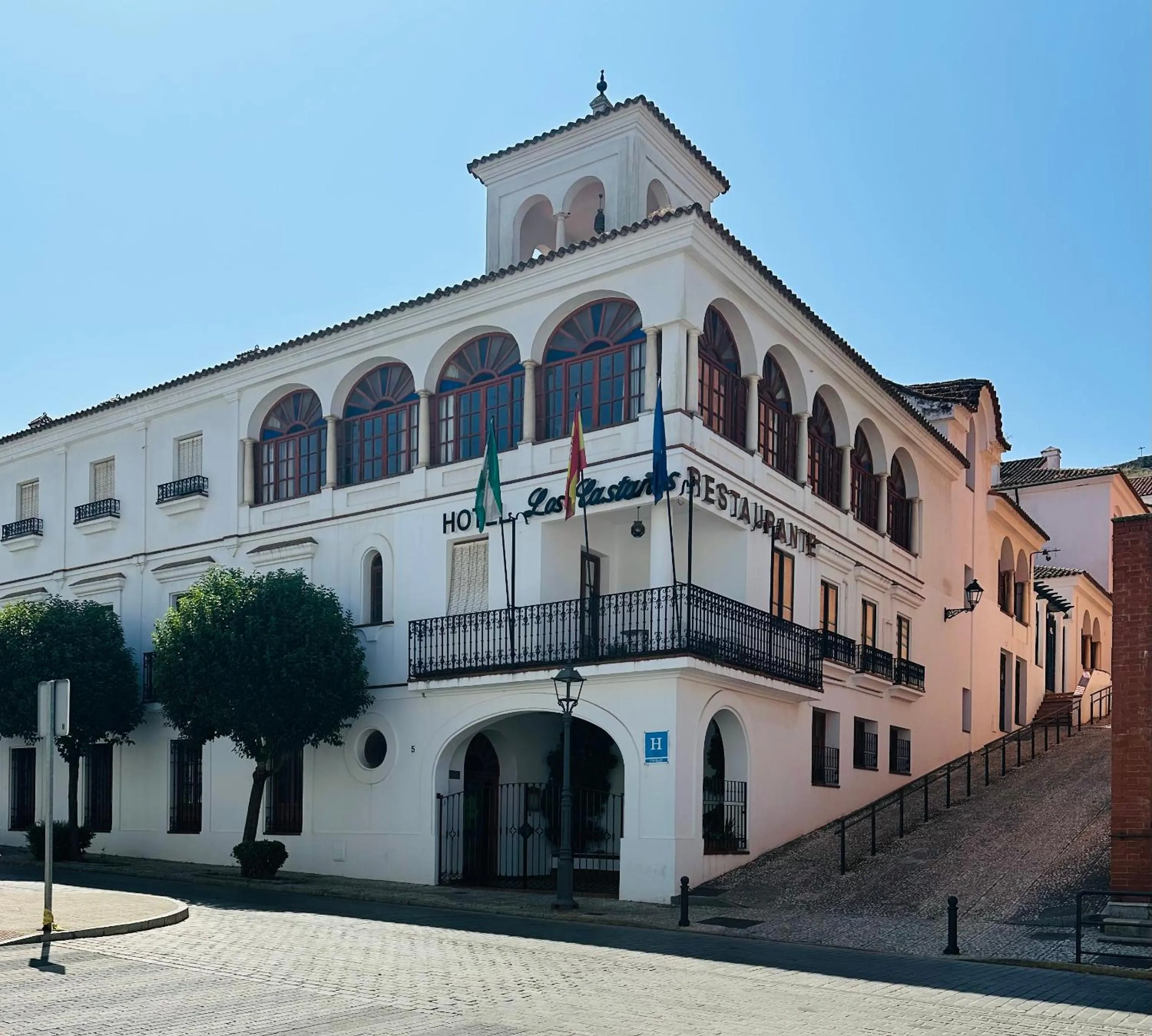 Facade/entrance in Hotel Los Castaños