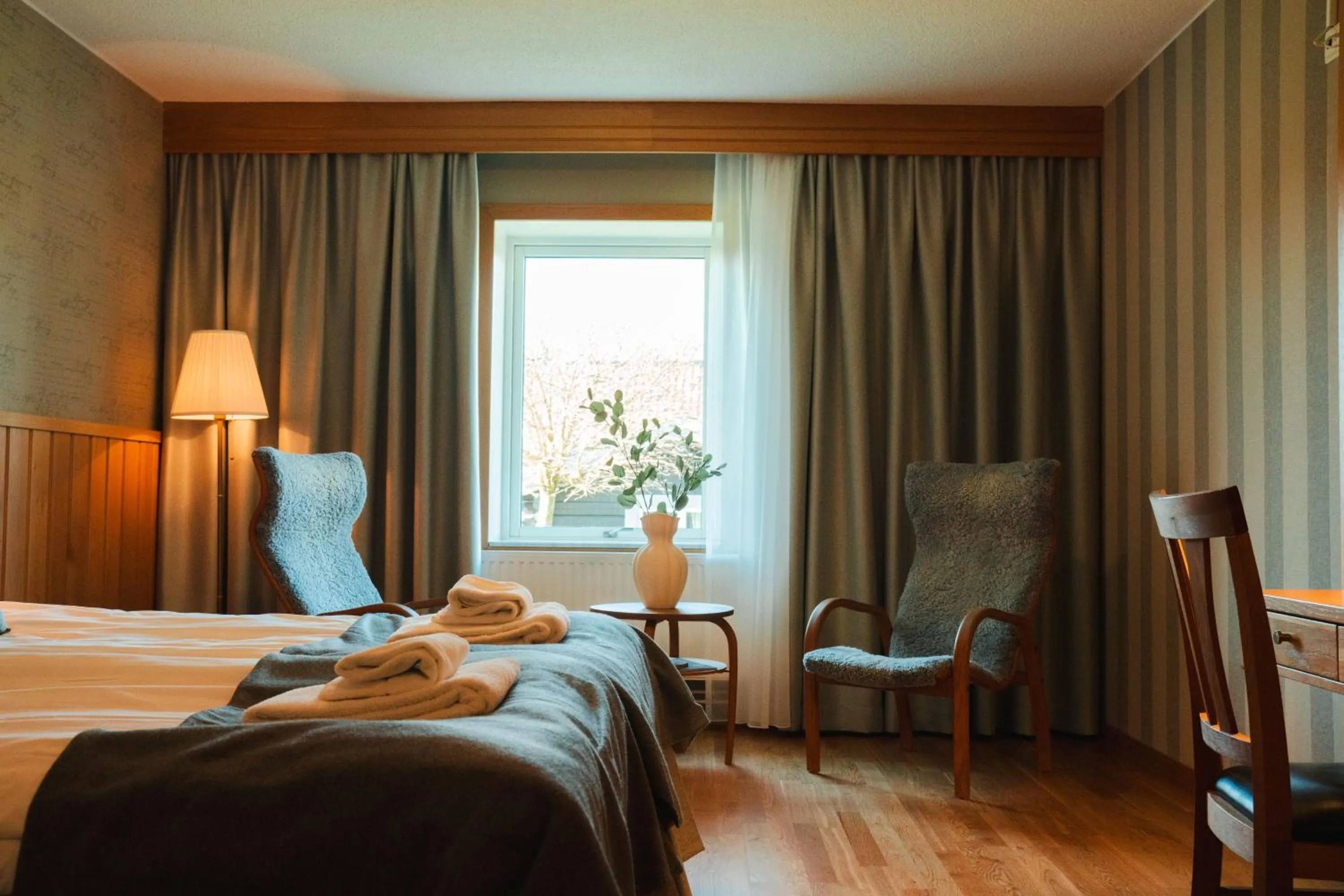 Seating area, Bed in Lannalodge