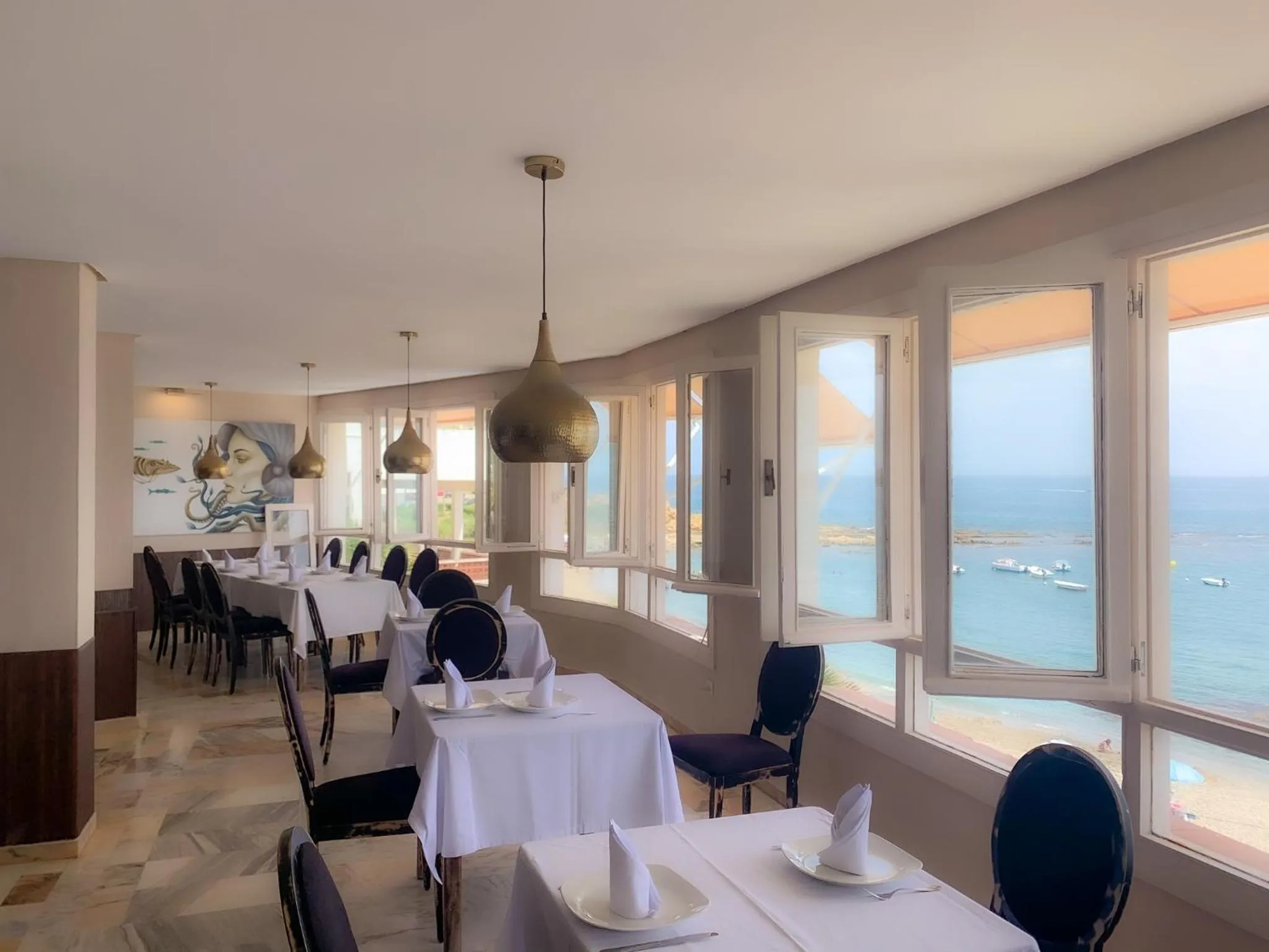 Restaurant/places to eat in Hotel Patricia