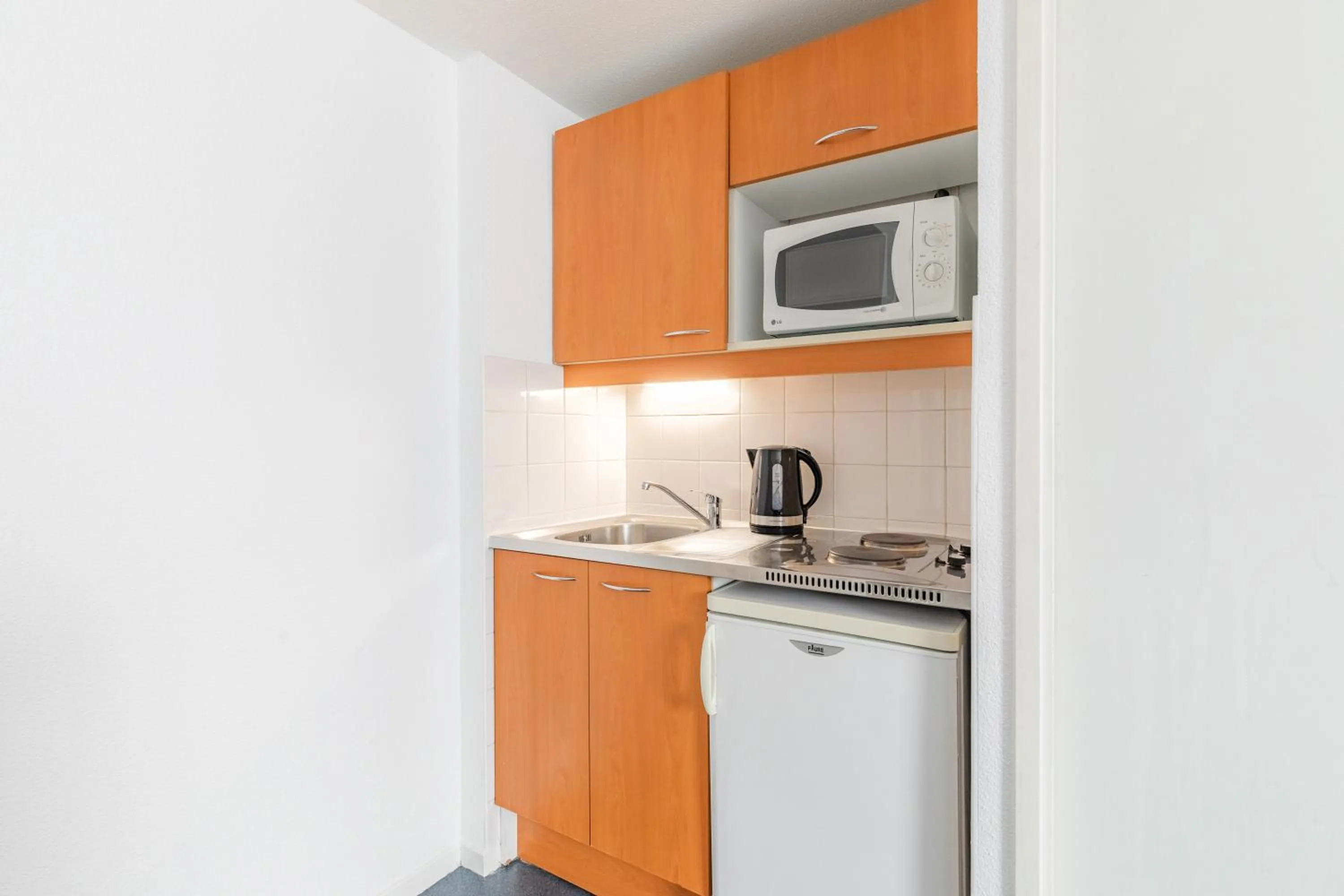 Kitchen or kitchenette in Appart’City Confort Lyon Gerland