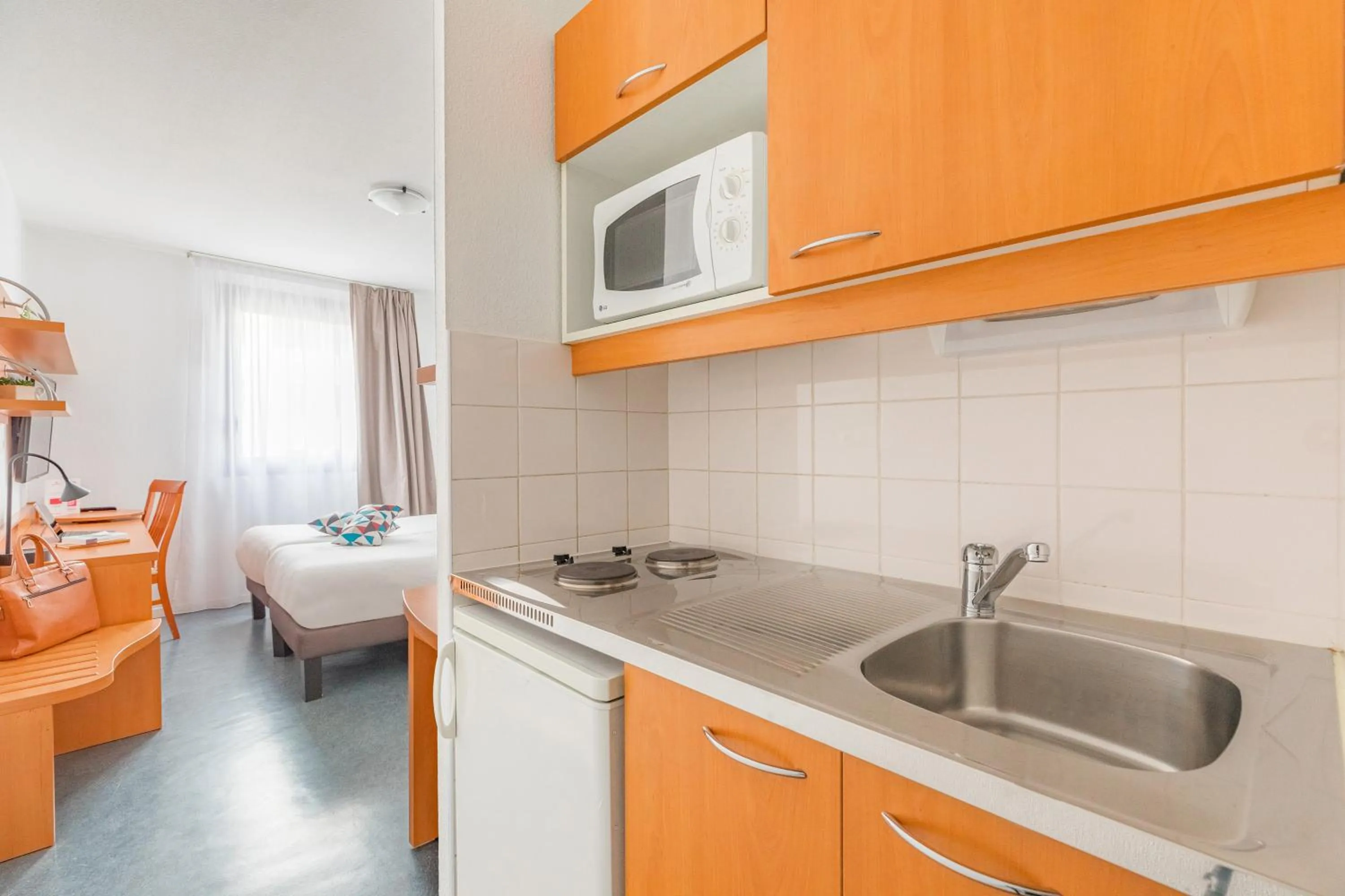 Kitchen or kitchenette in Appart’City Confort Lyon Gerland