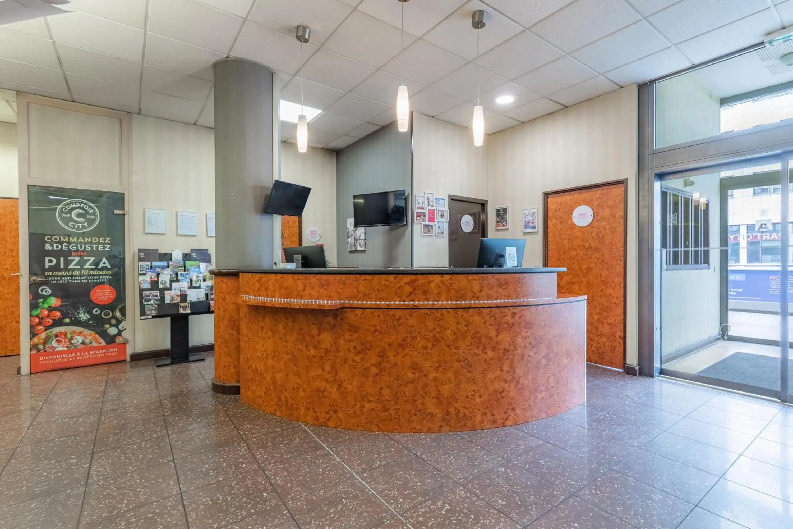 Lobby or reception in Appart’City Confort Lyon Gerland Lobby or reception in Appart’City Confort Lyon Gerland