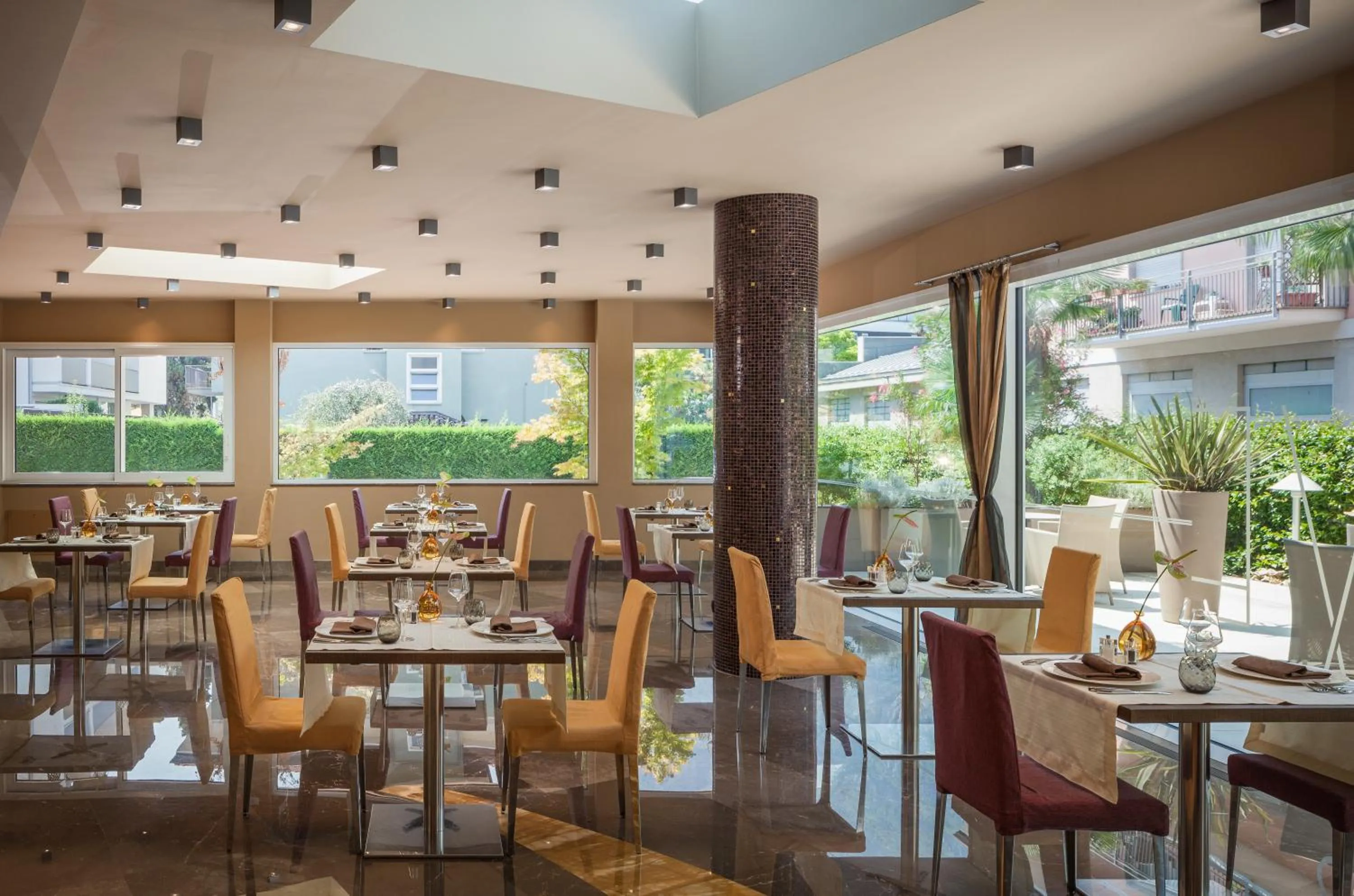 Restaurant/places to eat in Hotel Kristal Palace - Tonelli Hotels - Adult Friendly