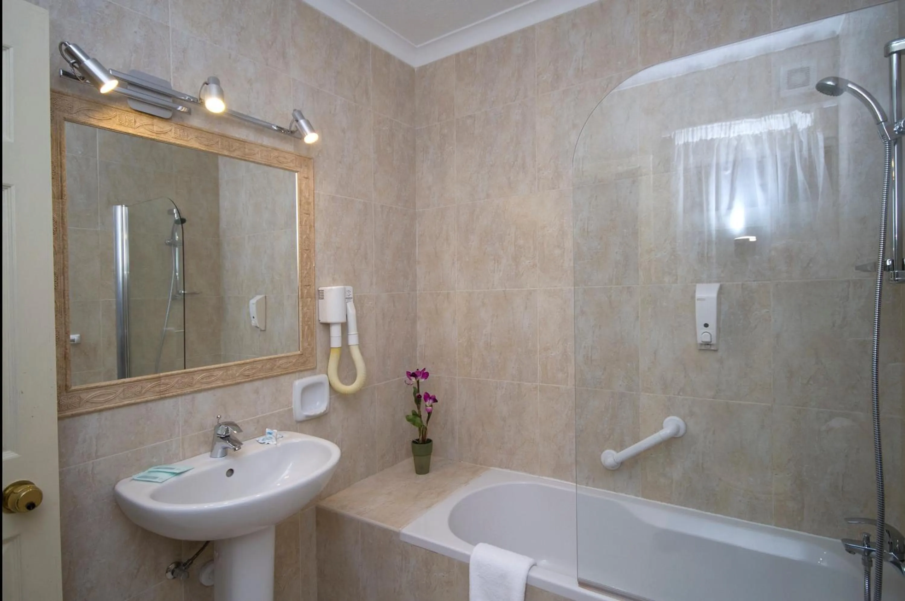 Bathroom in Soreda Hotel