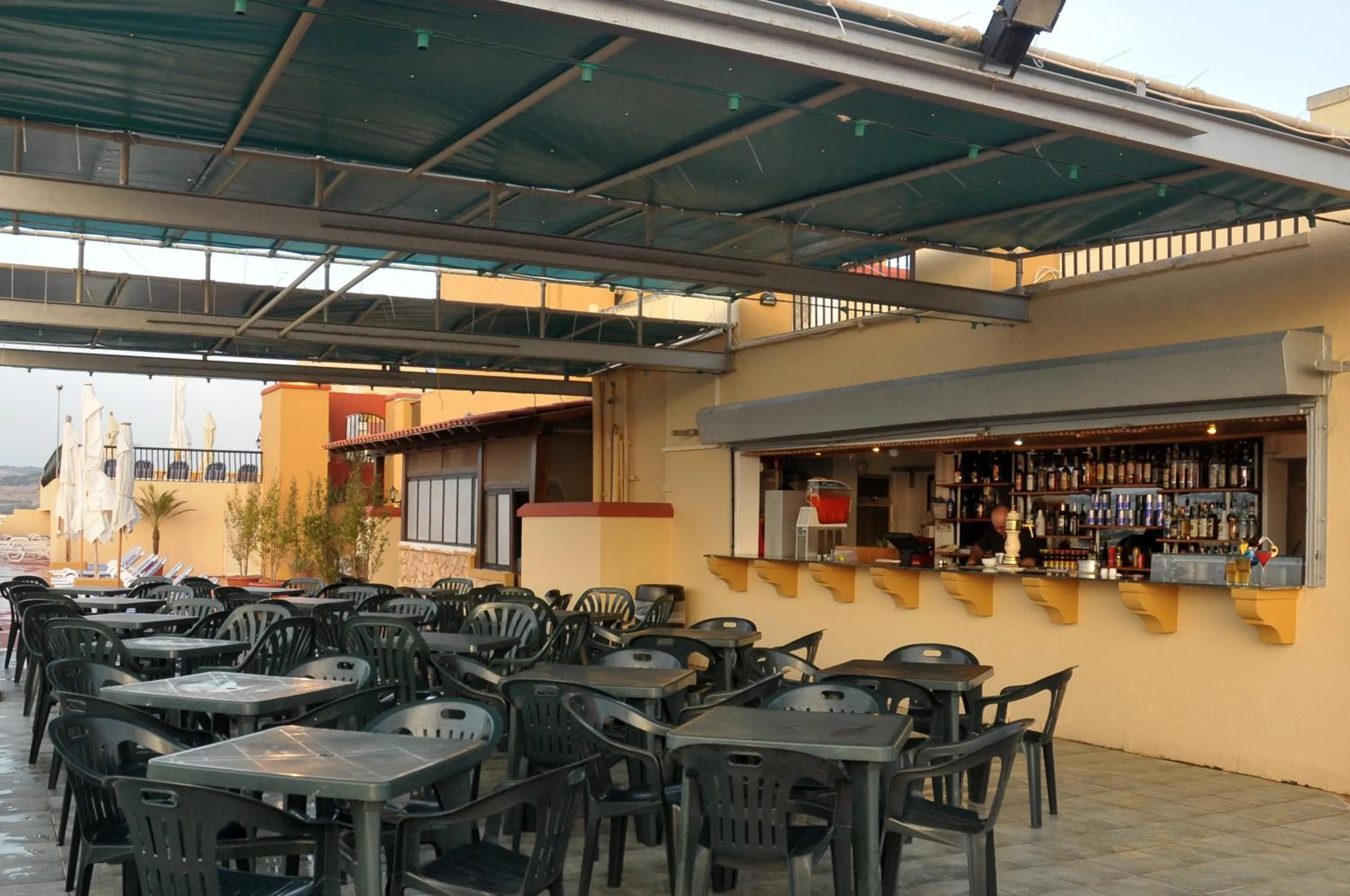 Restaurant/places to eat in Soreda Hotel