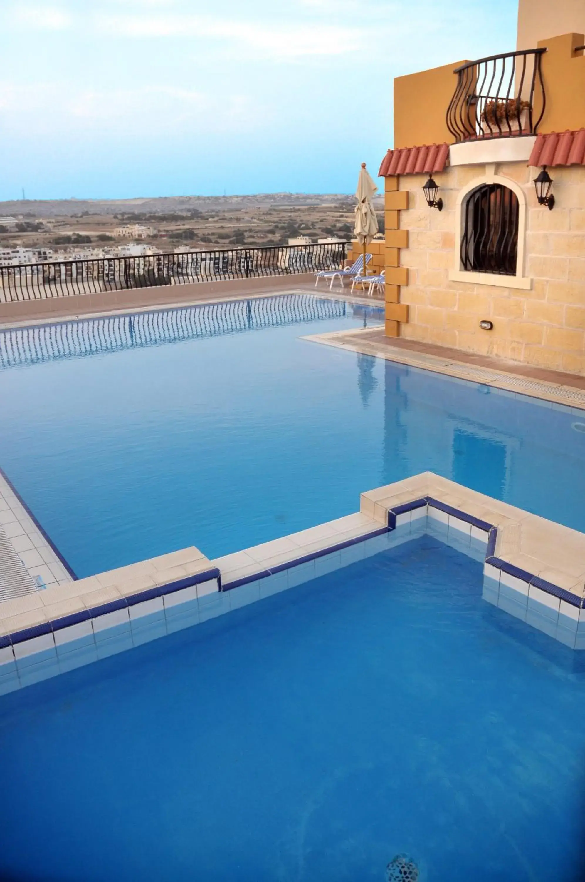Swimming pool in Soreda Hotel Swimming pool in Soreda Hotel