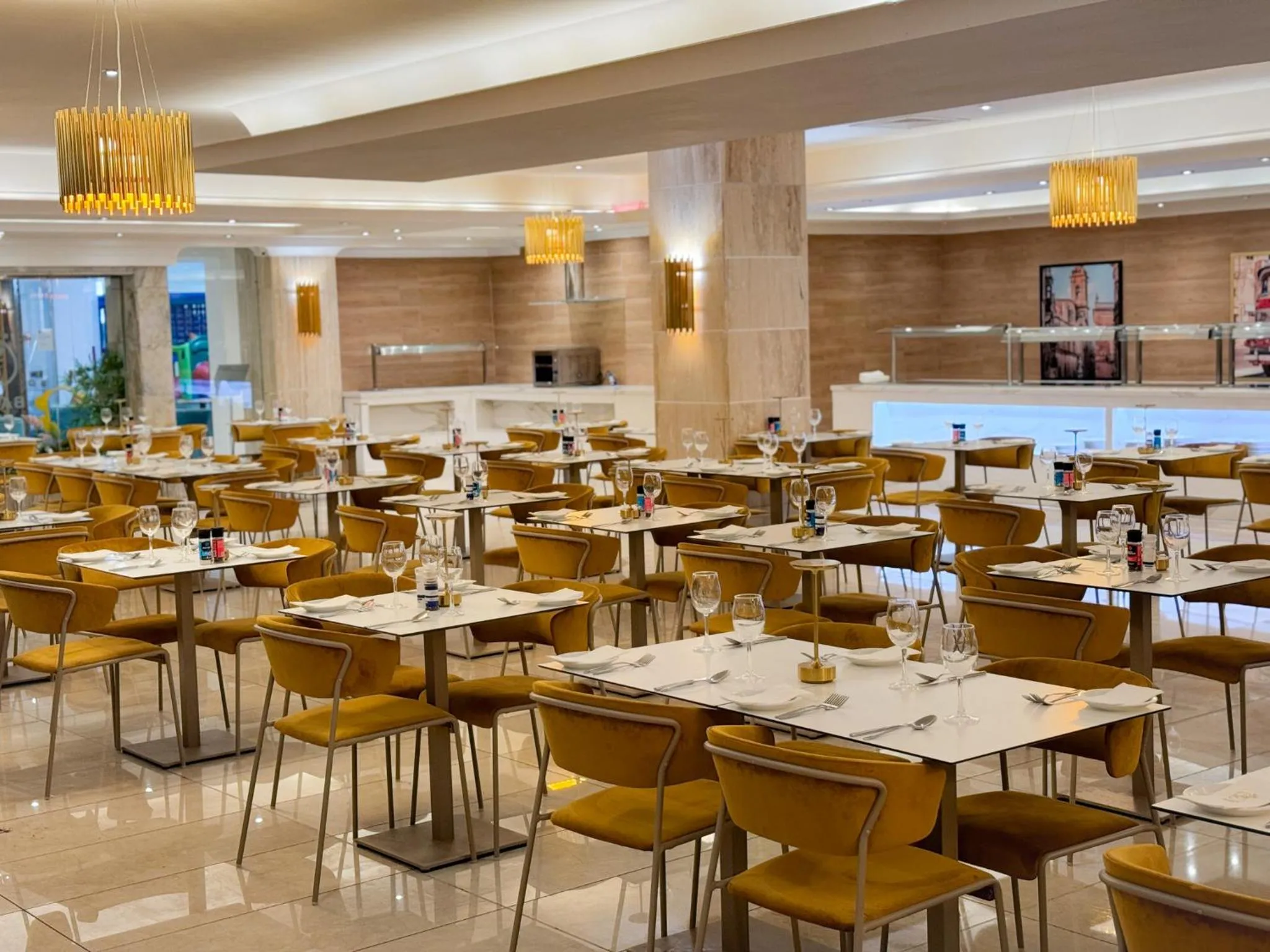 Restaurant/places to eat in Soreda Hotel