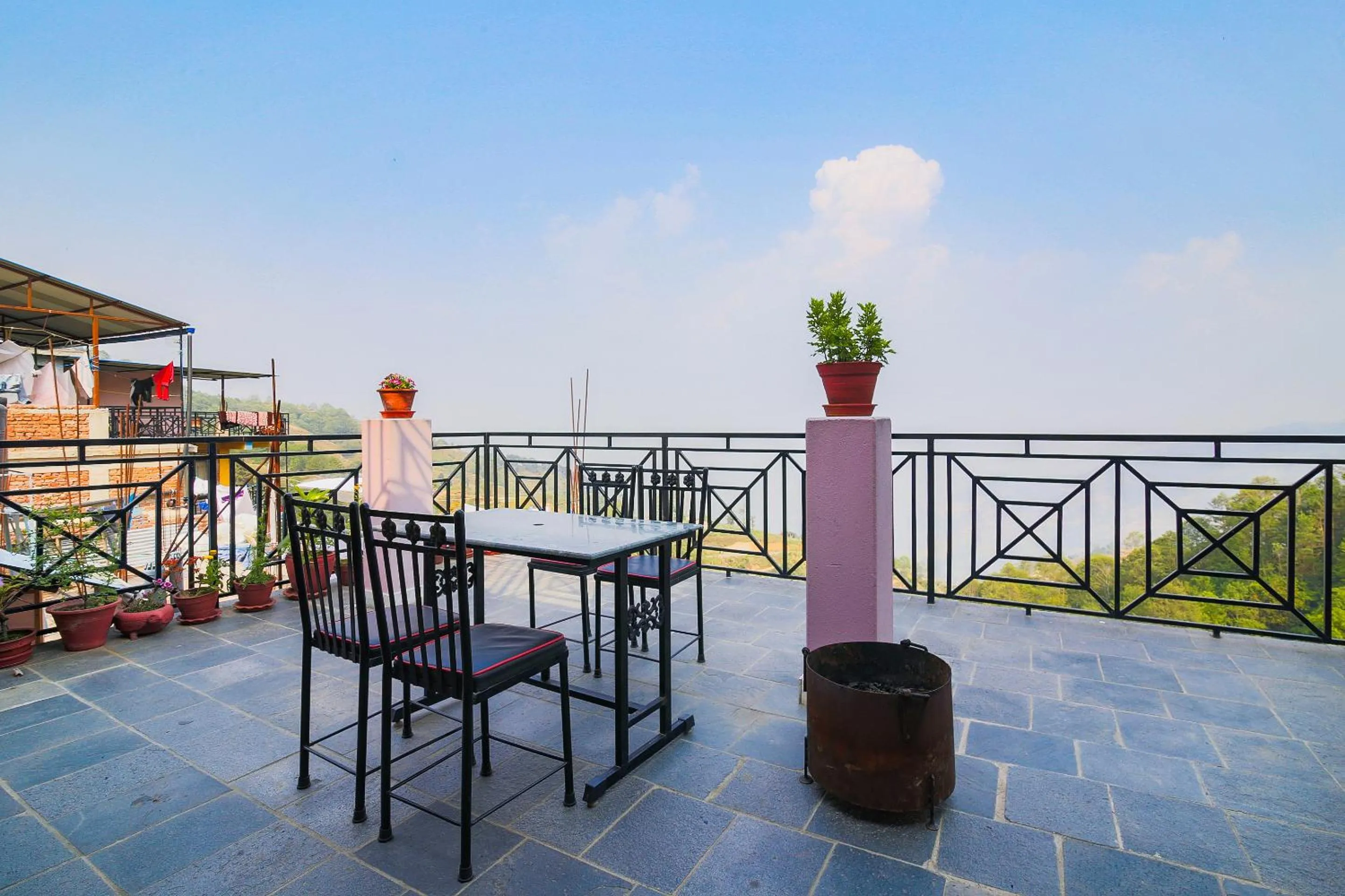 Twin Room with Terrace in Hotel Everest Window View