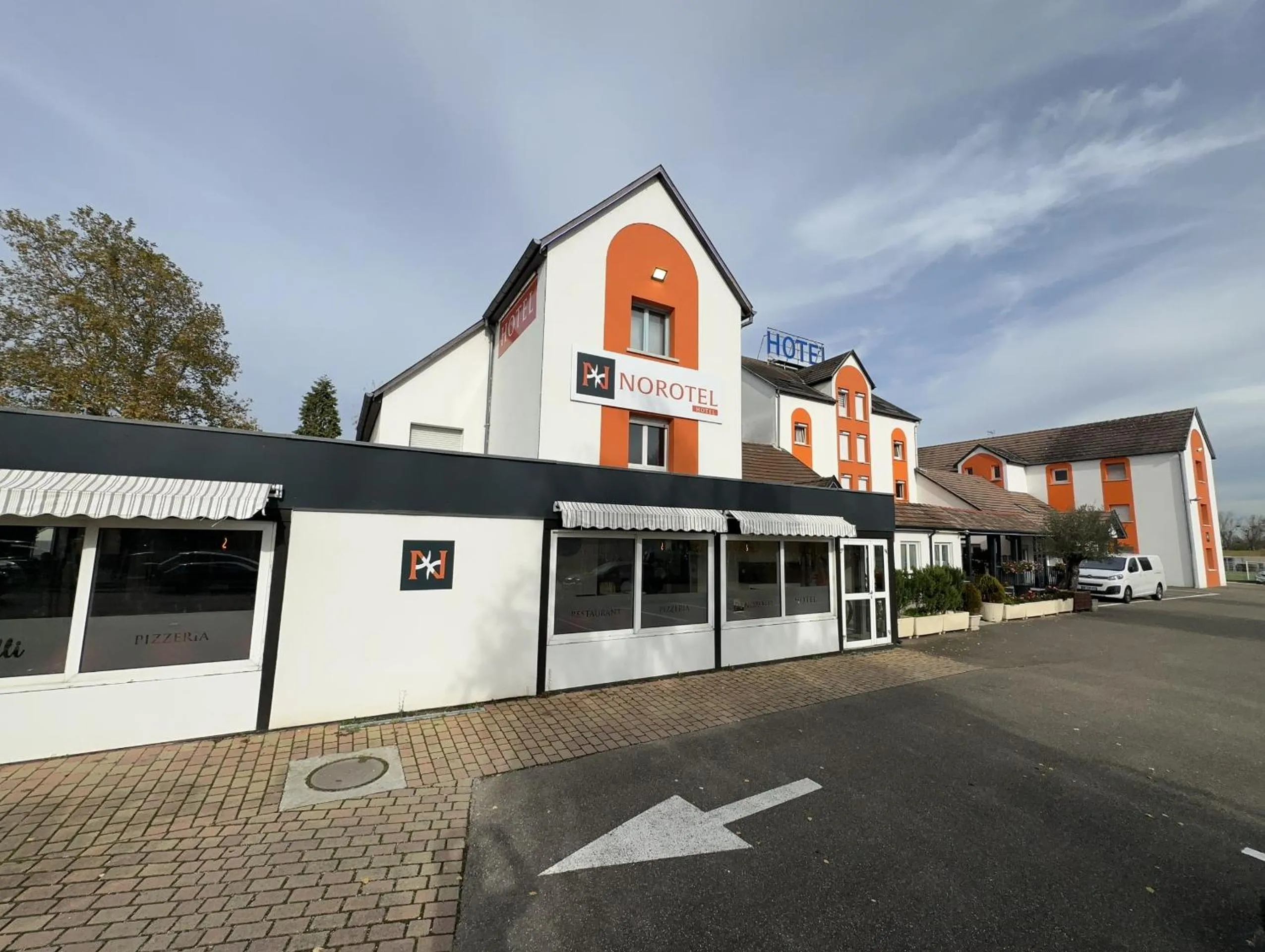 Property building in Hôtel NOROTEL