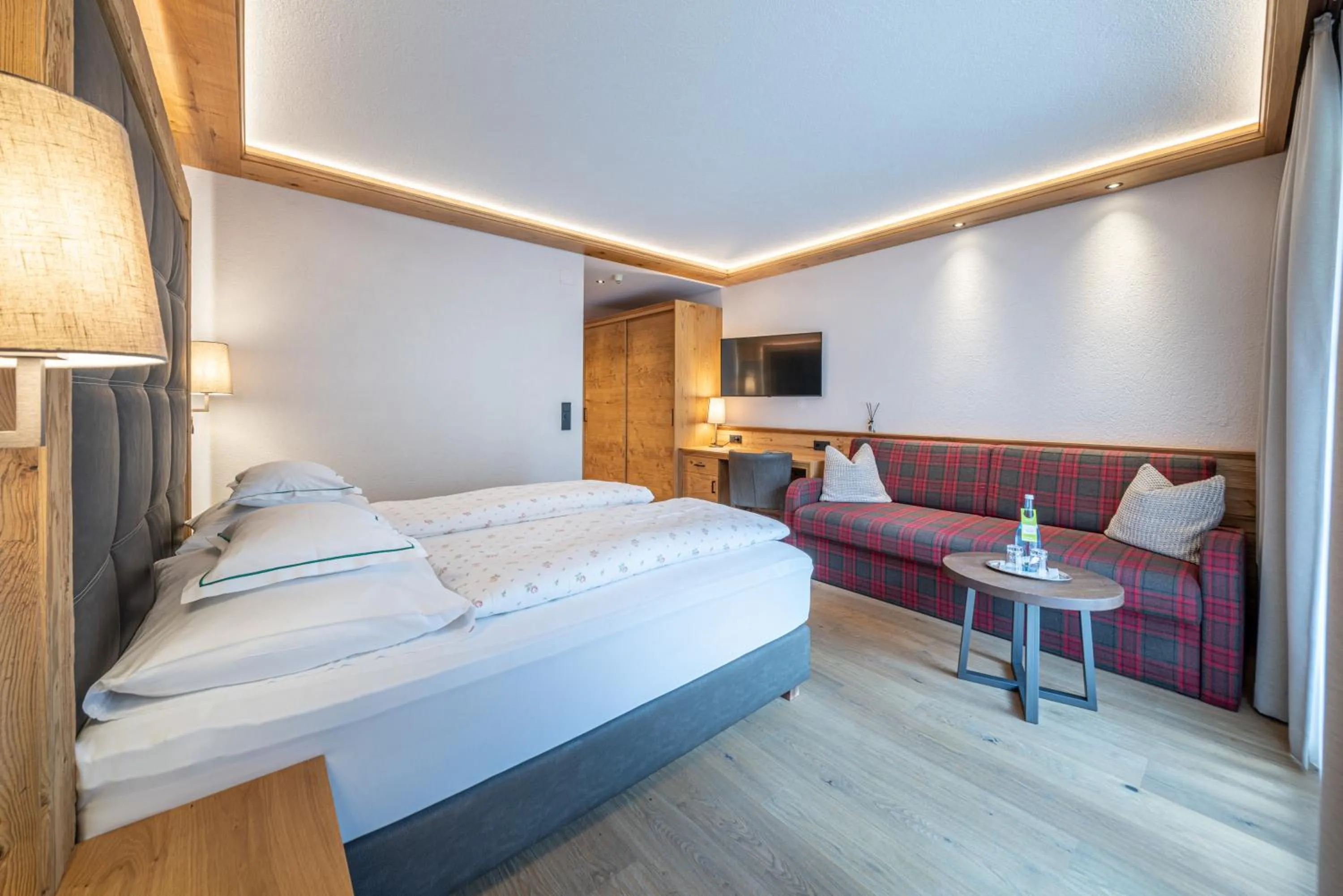 Photo of the whole room, Bed in Natur & Alpinhotel Post