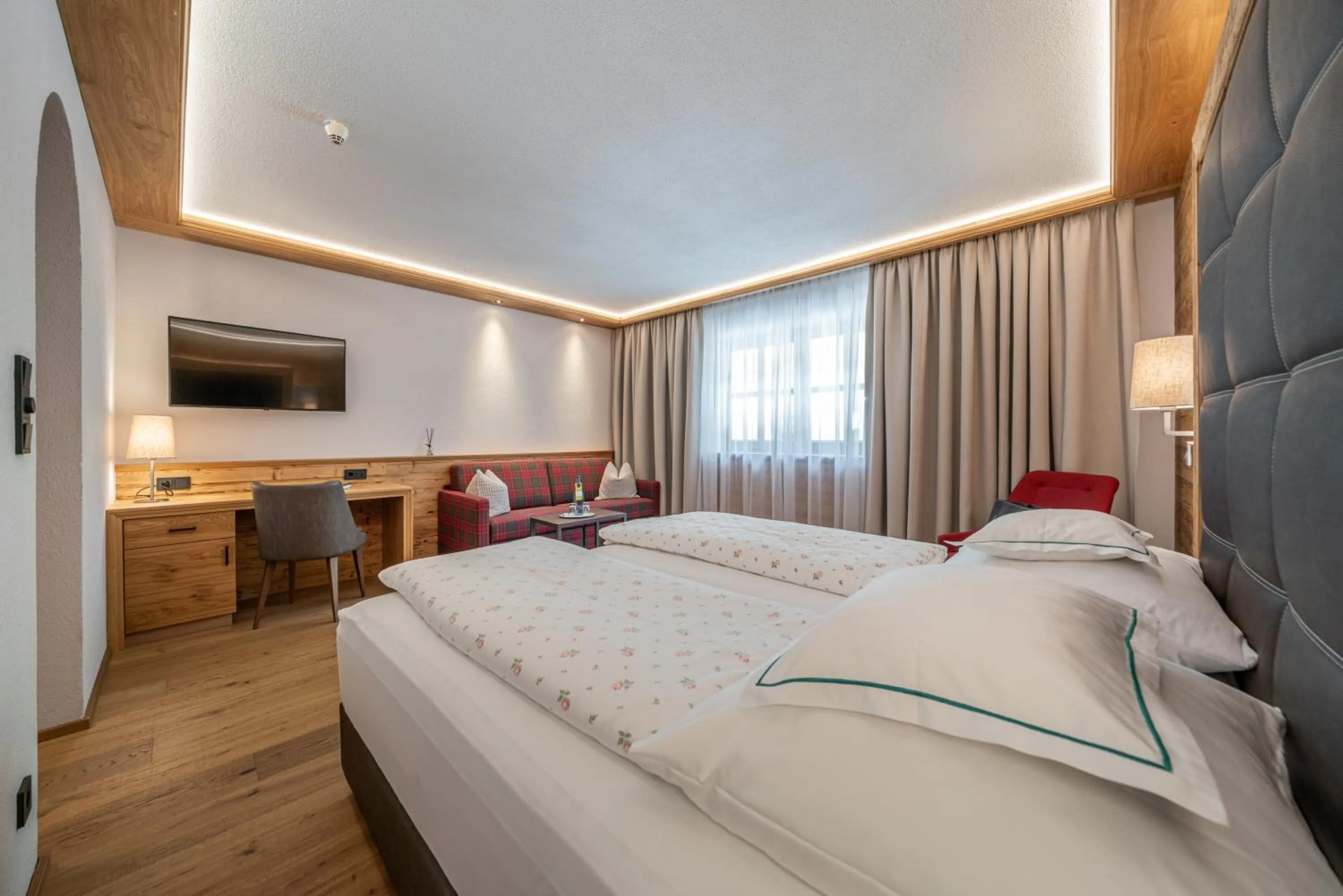 Photo of the whole room, Bed in Natur & Alpinhotel Post